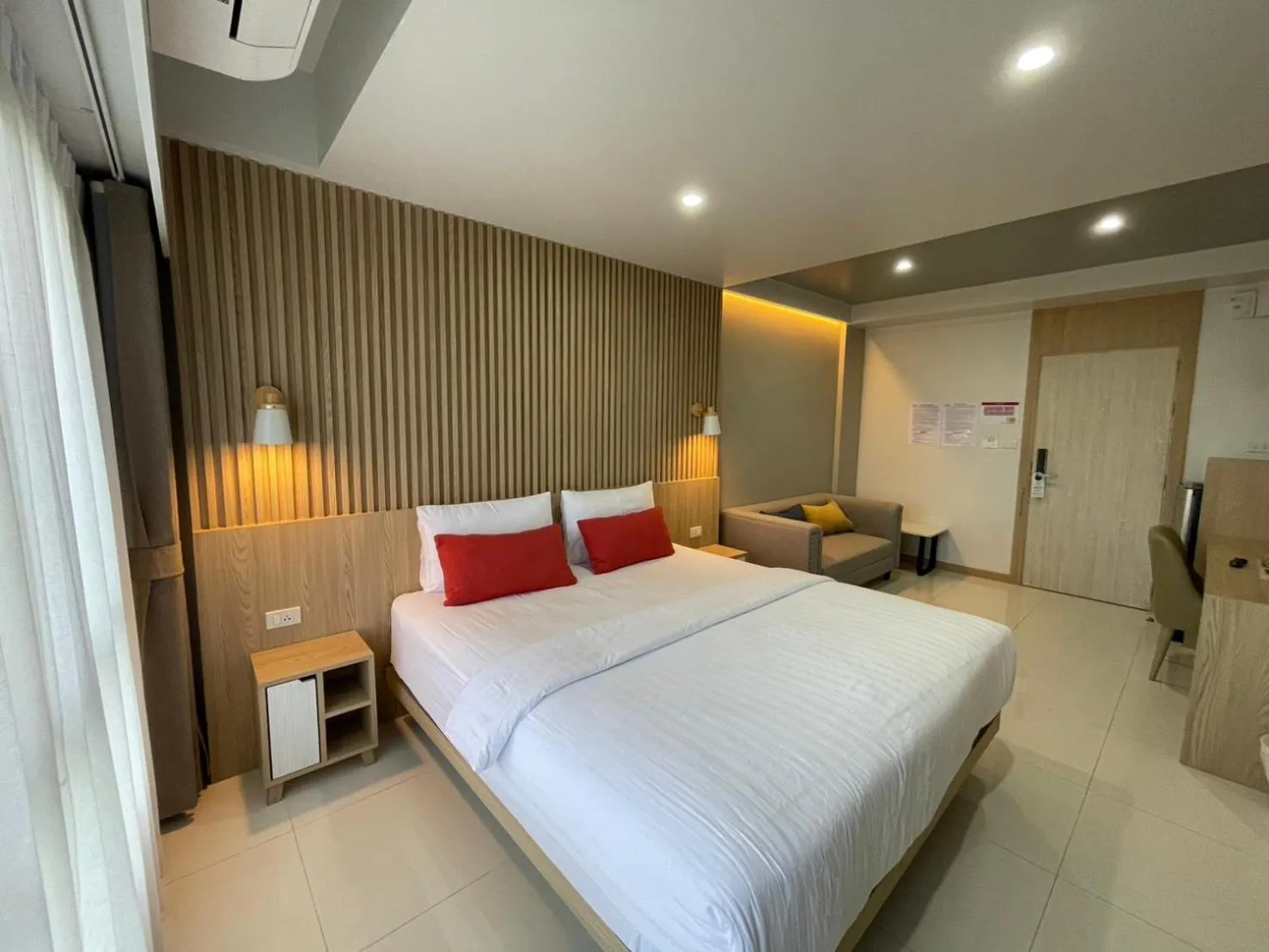 Photo of the whole room, Bed in Baan Bangkok 97 Hotel