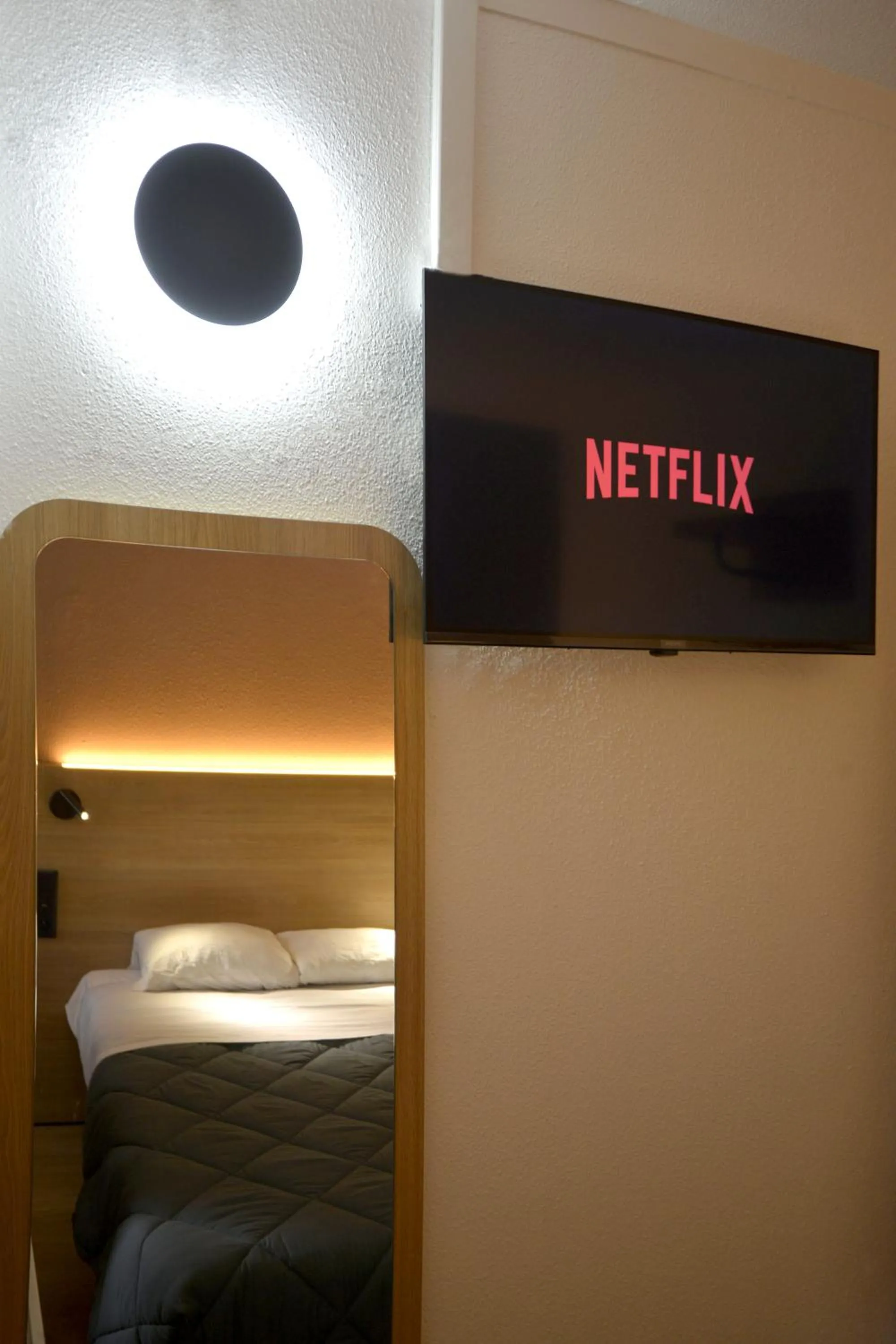 TV and multimedia, Bed in Premiere Classe Dunkerque Loon Plage