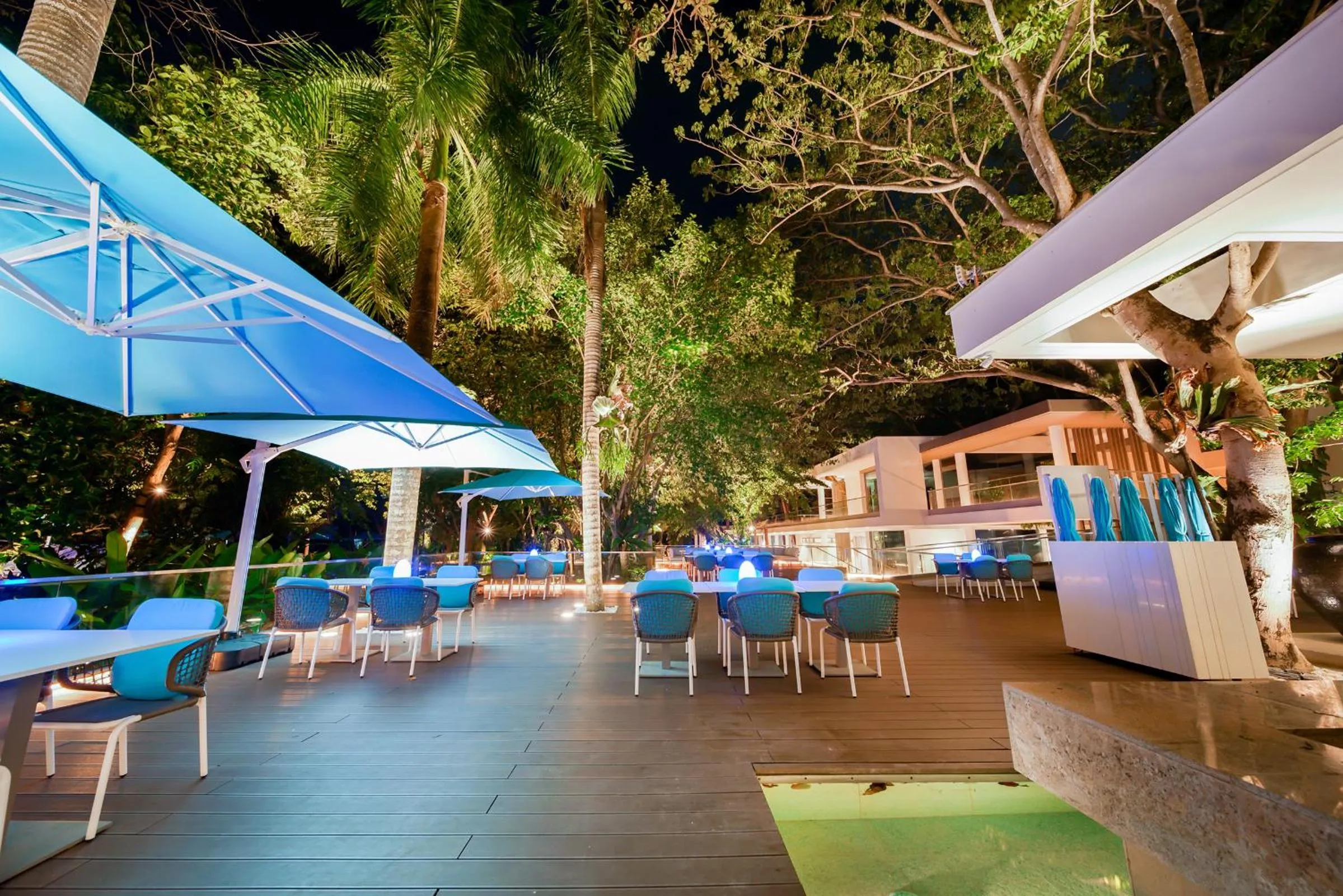 Restaurant/places to eat in Tambuli Seaside Resort and Spa