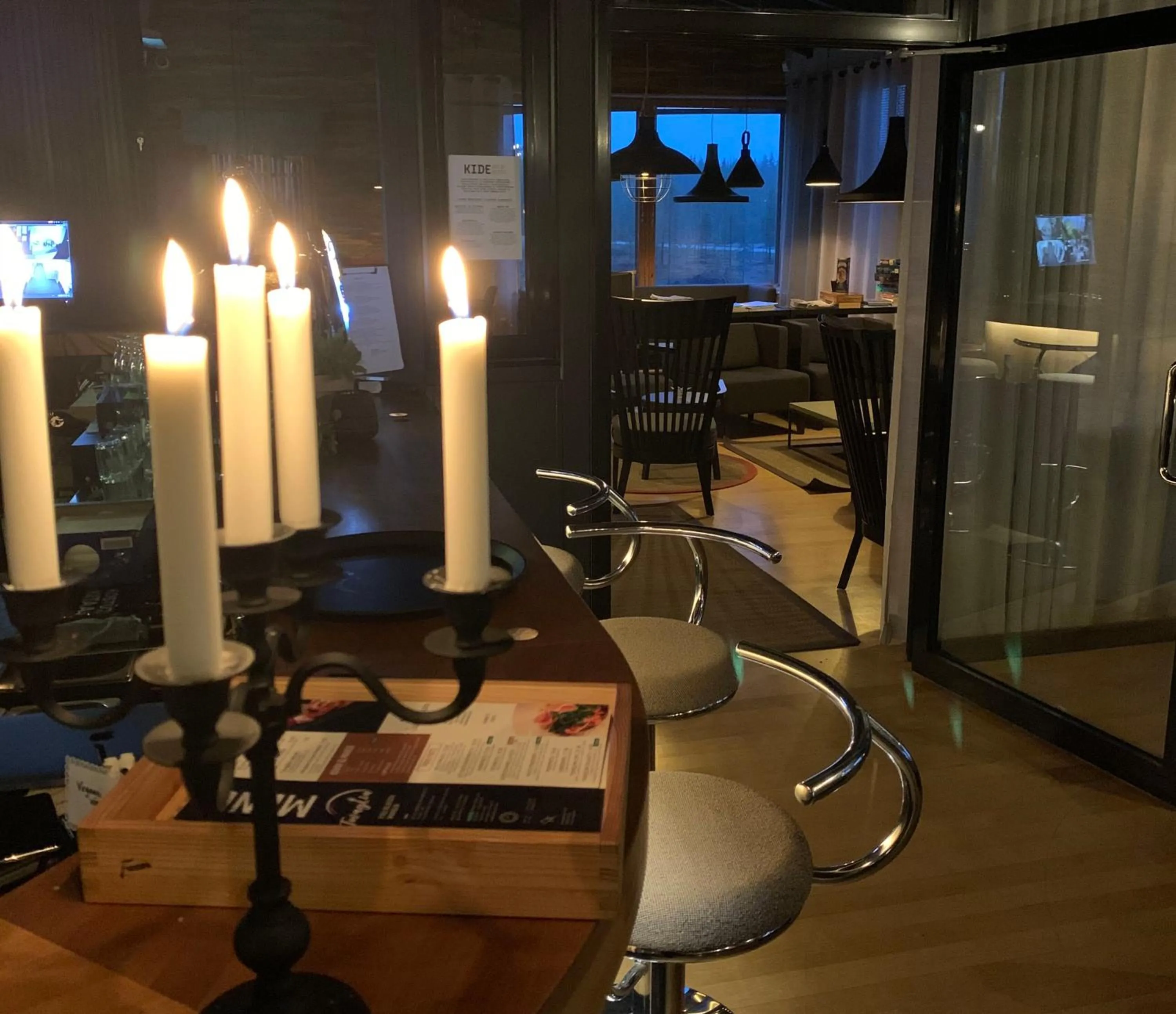 Lounge or bar in KIDE hotel by Iso-Syöte