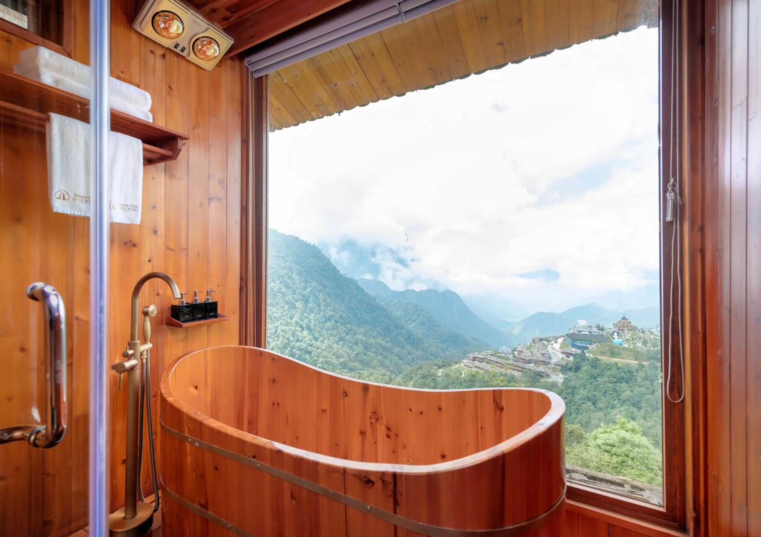 Bathroom in Heaven Gate O Quy Ho Hotel Sapa