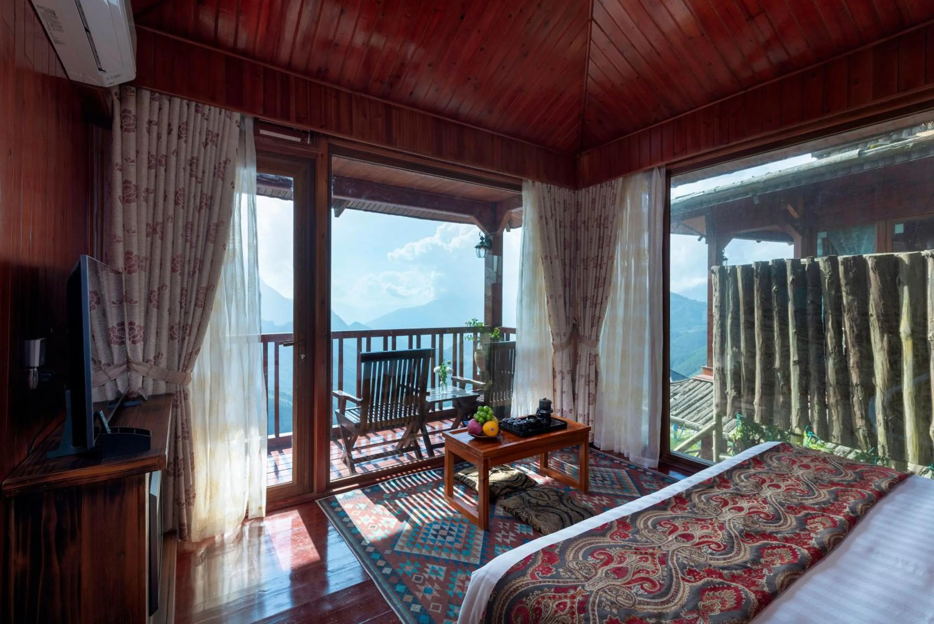 Bed in Heaven Gate O Quy Ho Hotel Sapa