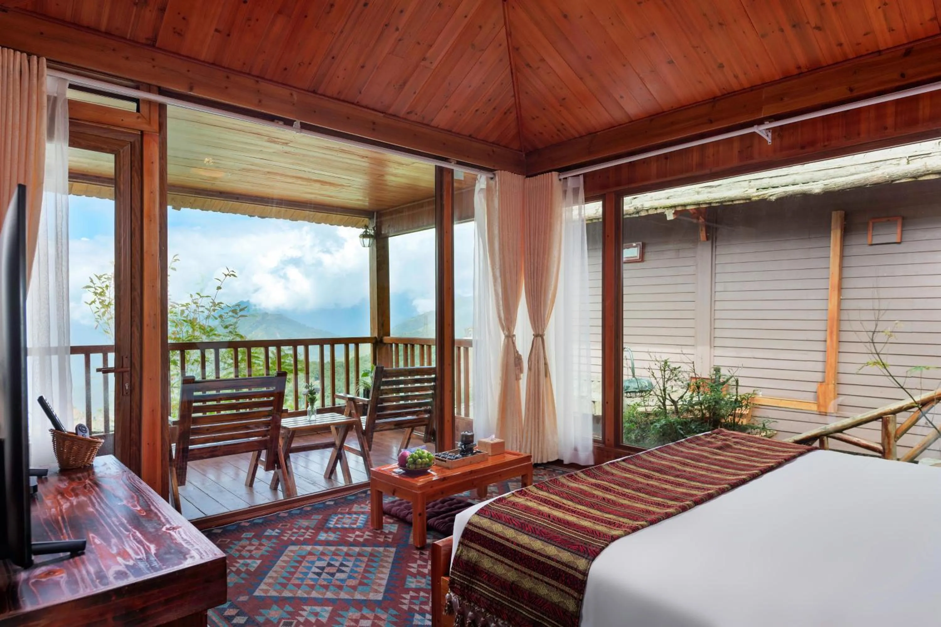 Bed in Heaven Gate O Quy Ho Hotel Sapa