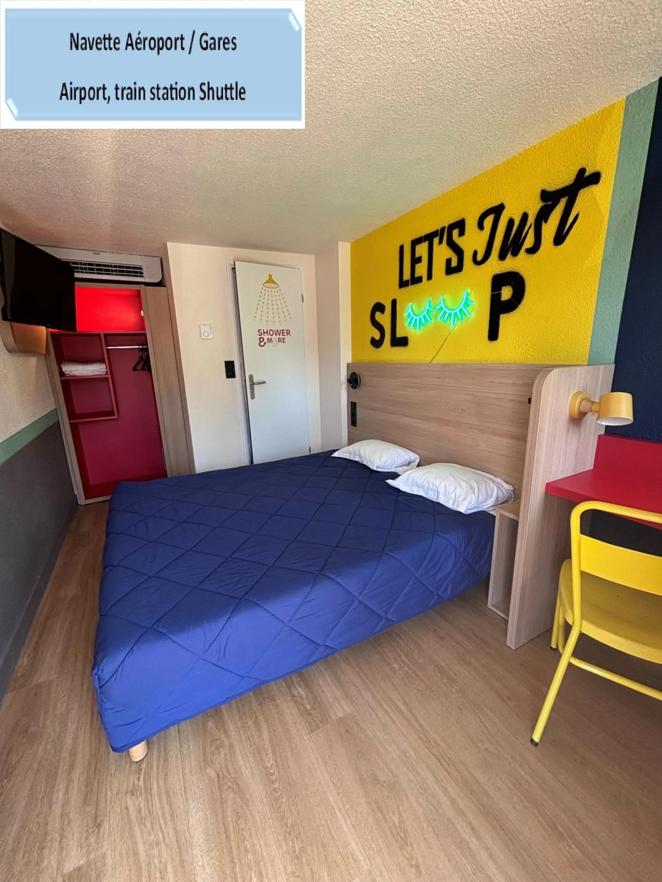 Bedroom, Bed in Première Classe Aéroport Marseille