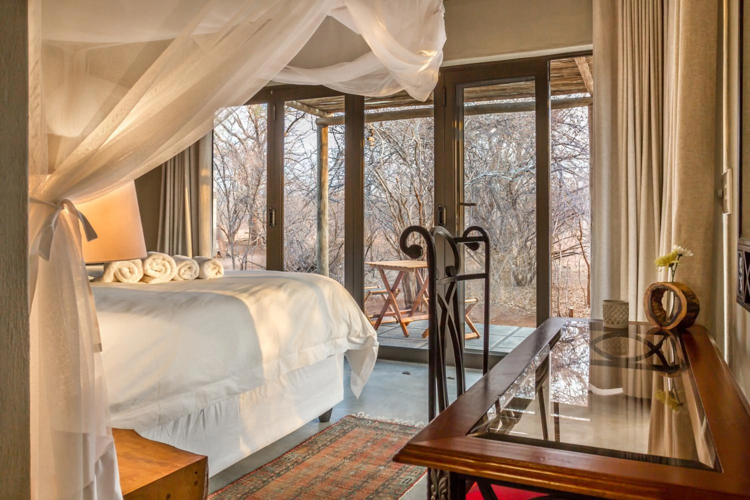 Photo of the whole room, Bed in Ukuthula Bush Lodge