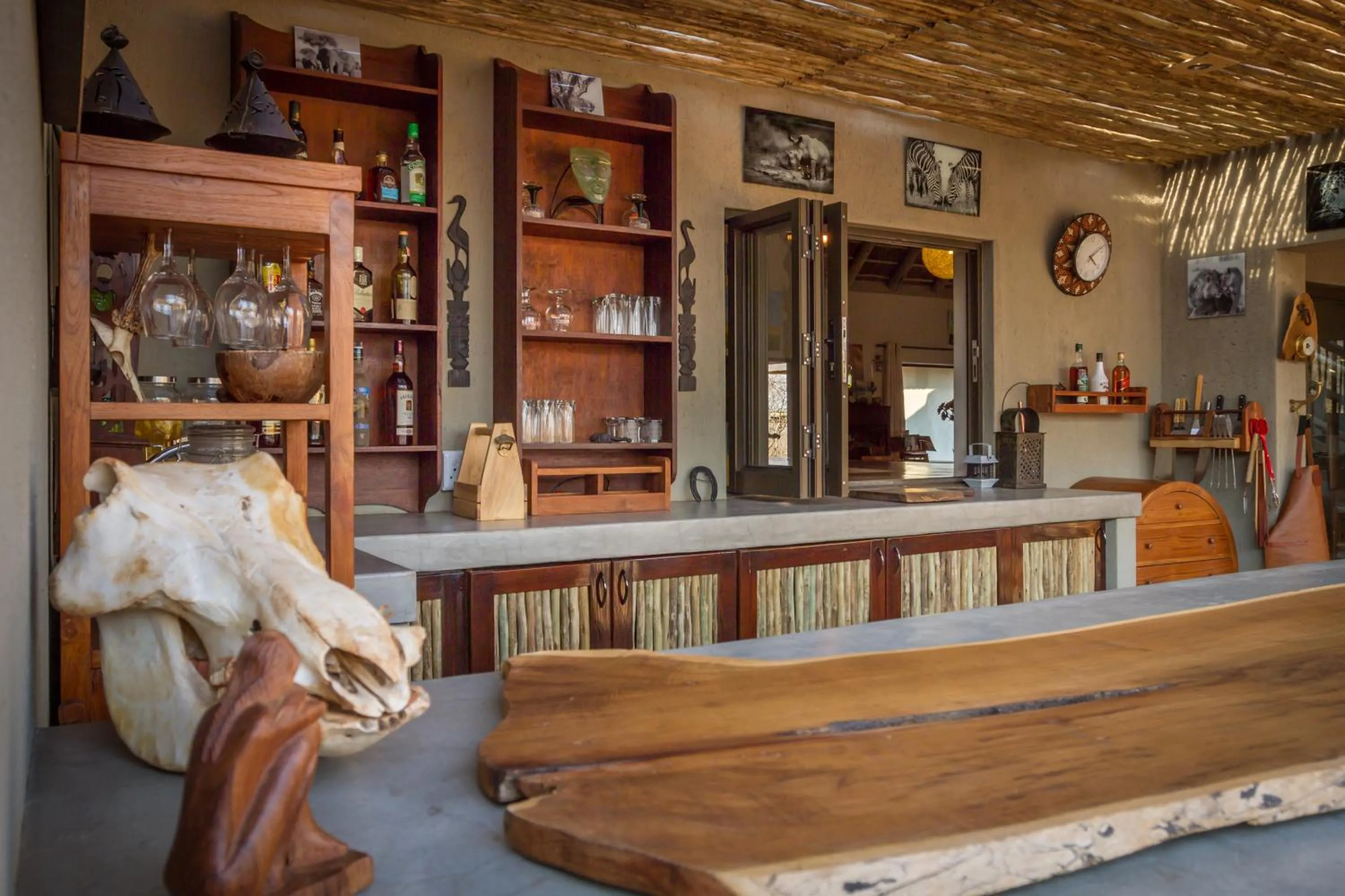 Lounge or bar in Ukuthula Bush Lodge