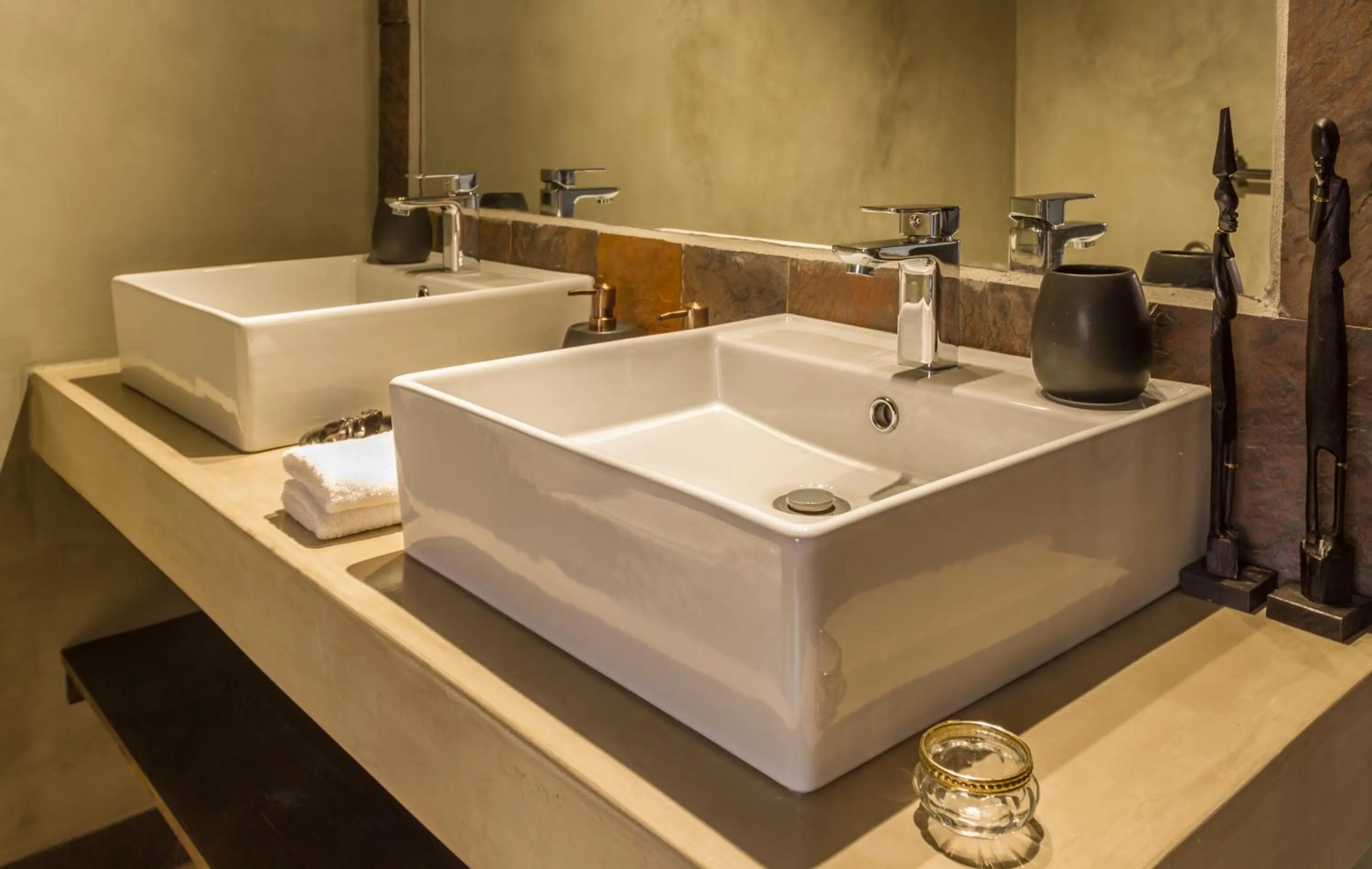 Bathroom in Ukuthula Bush Lodge