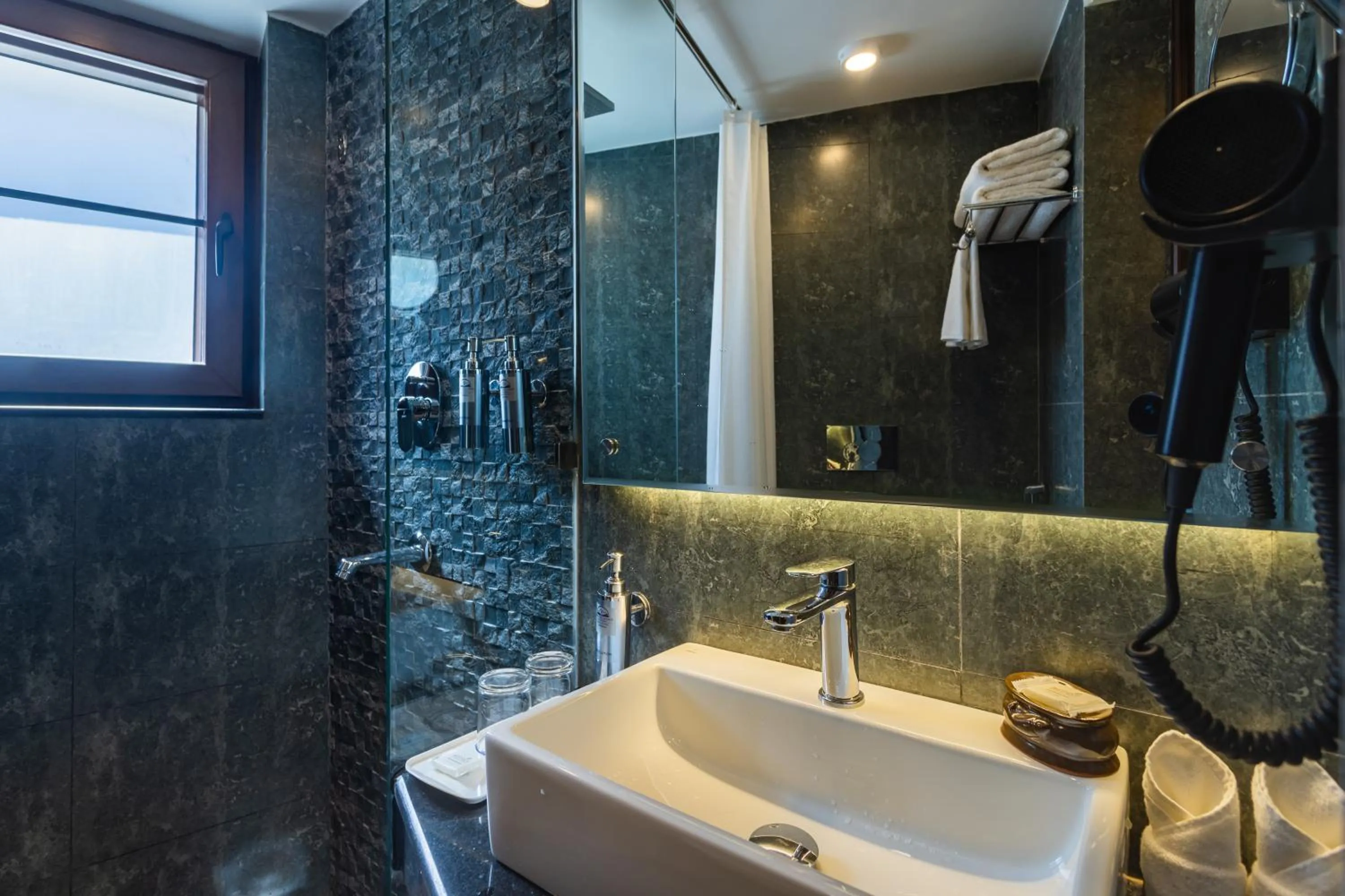 Bathroom in Fish Tail Lodge