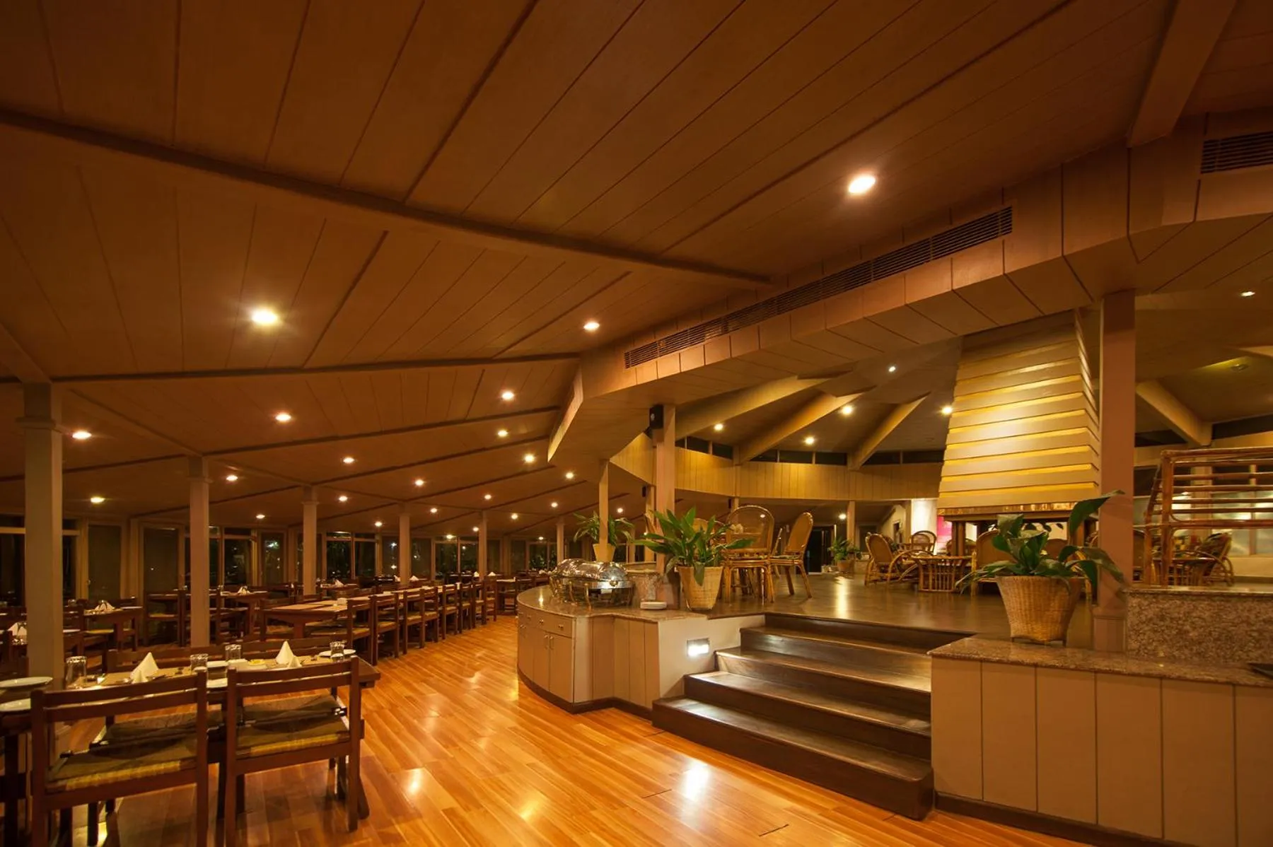 Restaurant/places to eat in Fish Tail Lodge