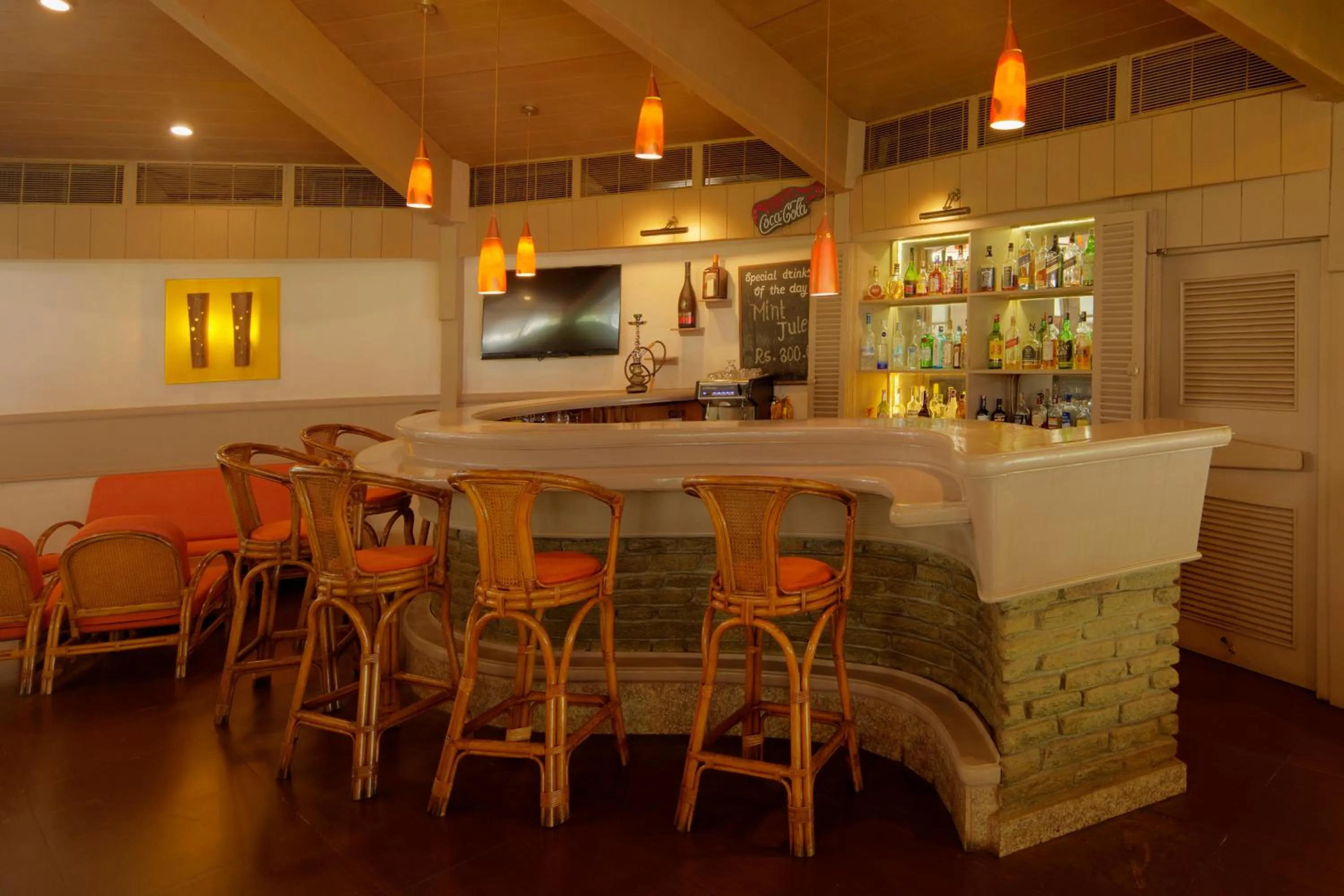 Lounge or bar in Fish Tail Lodge