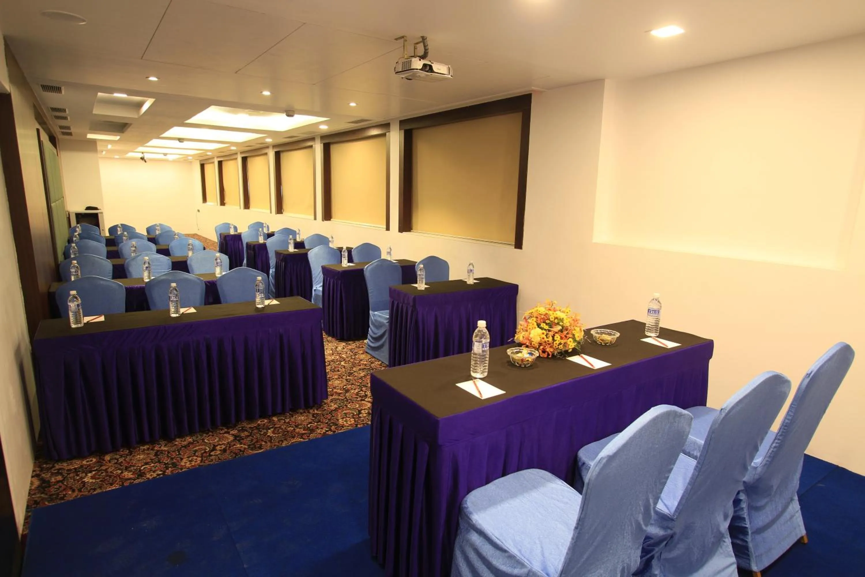 Banquet/Function facilities in La Woods Hotel