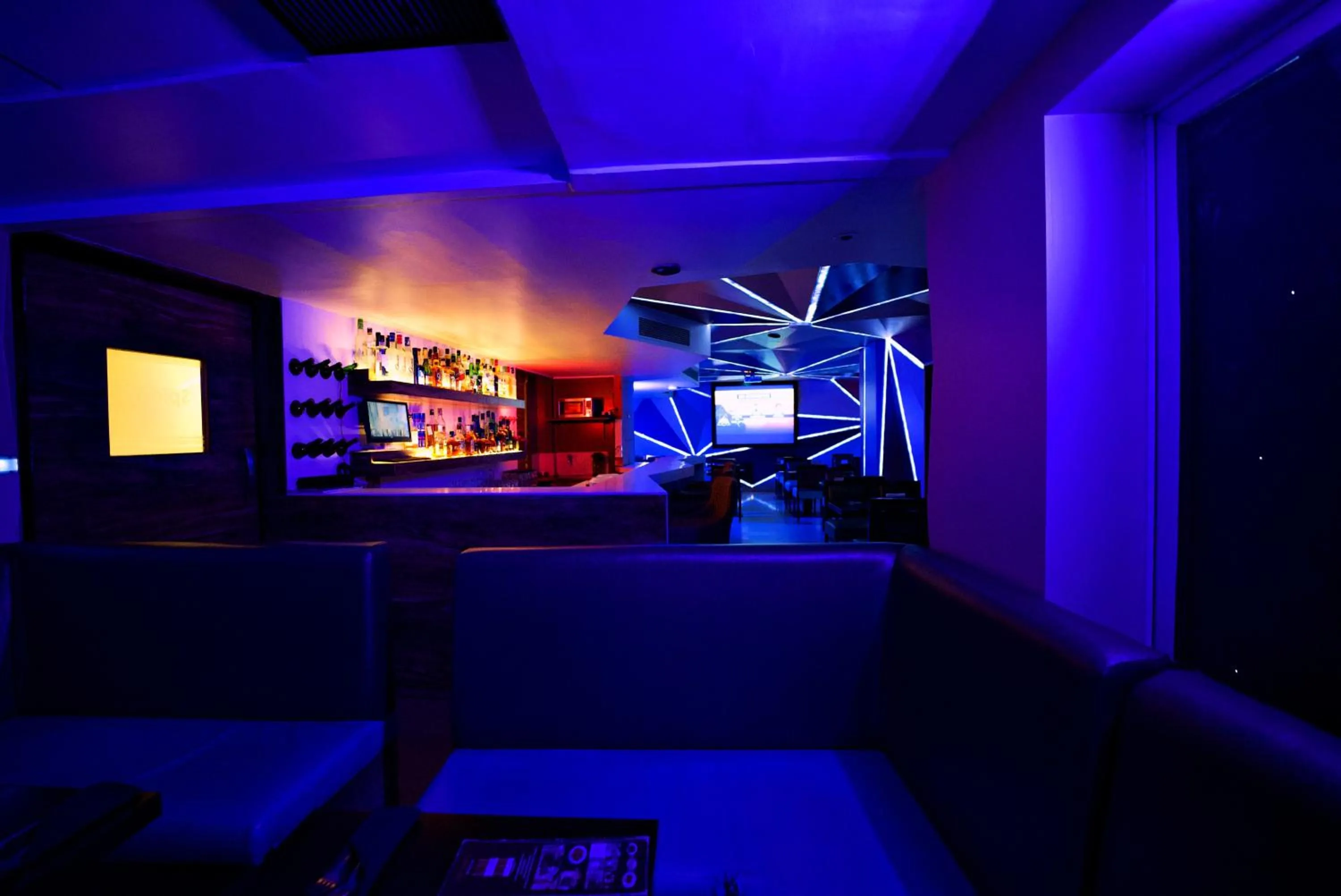 Lounge or bar in La Woods Hotel