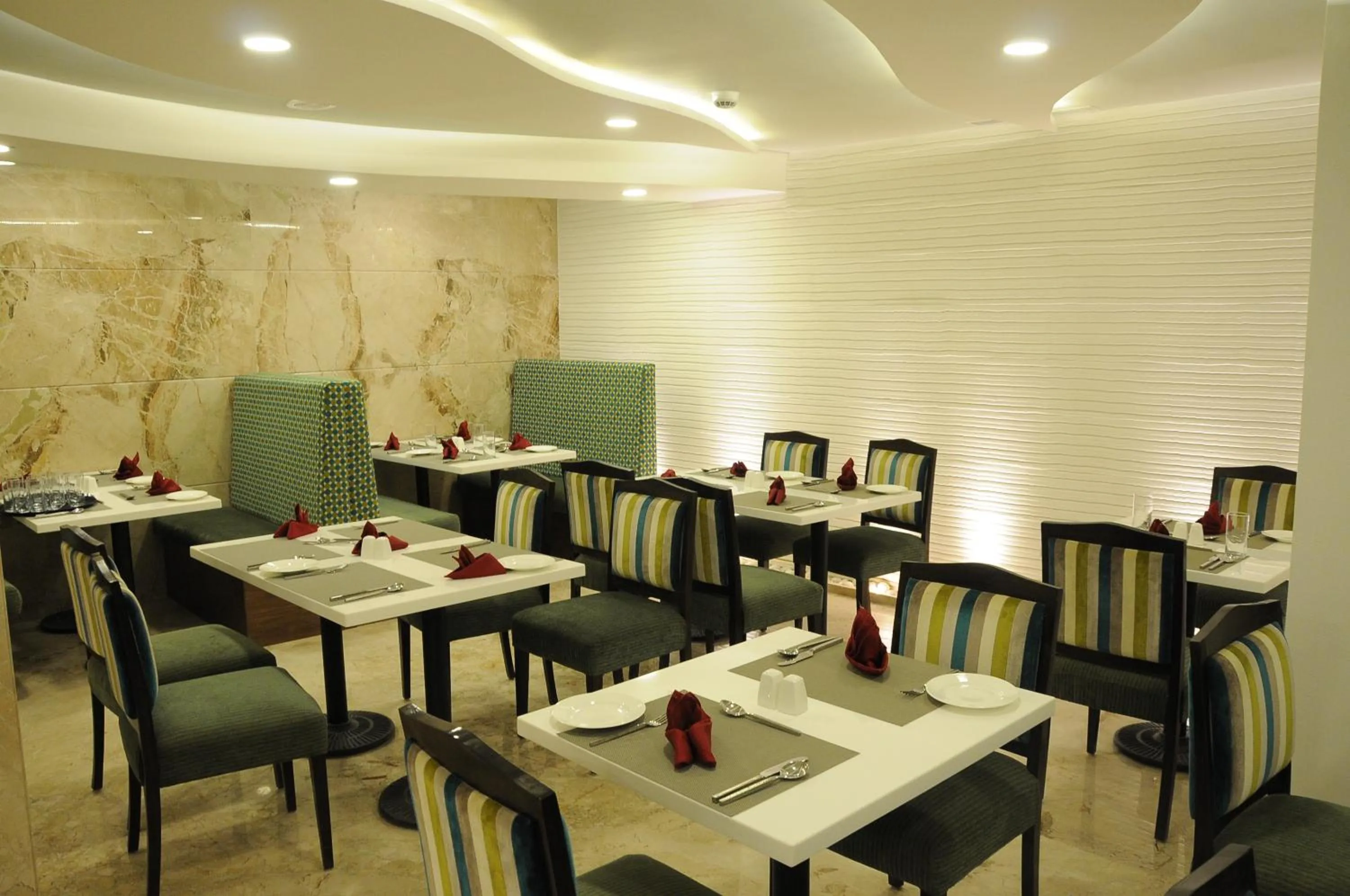 Restaurant/places to eat in La Woods Hotel