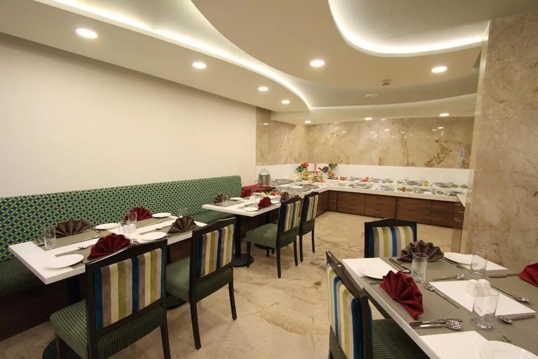 Restaurant/places to eat in La Woods Hotel