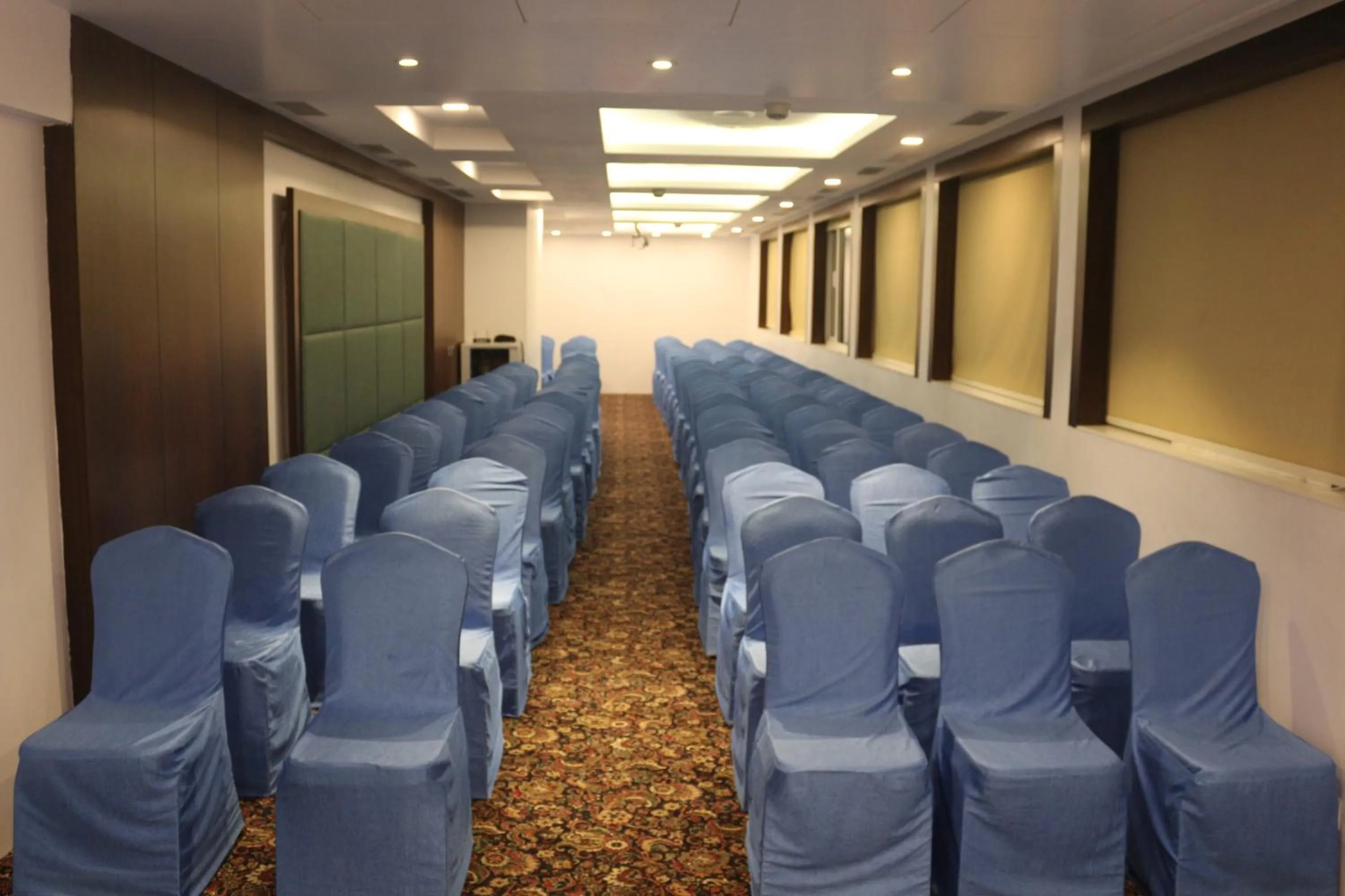 Banquet/Function facilities in La Woods Hotel
