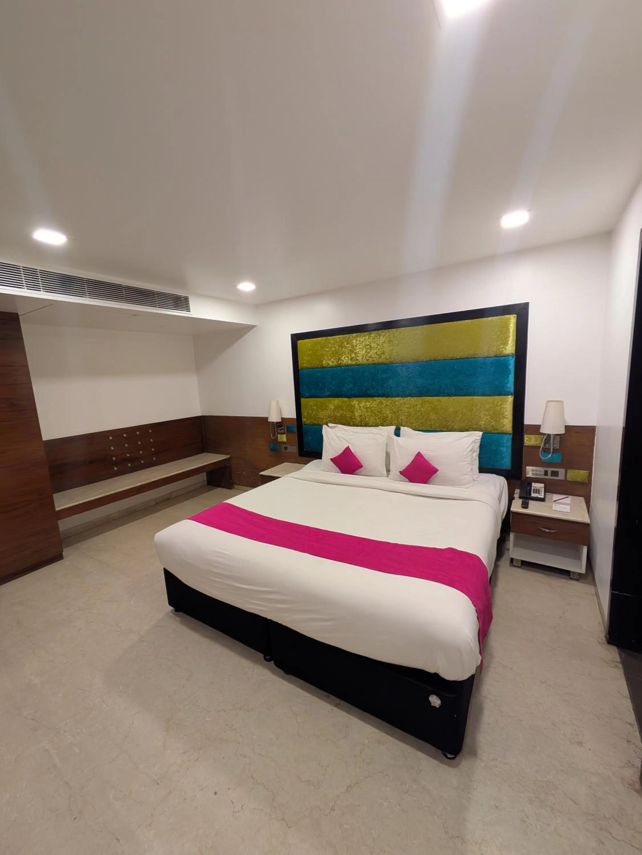 Bedroom, Bed in La Woods Hotel