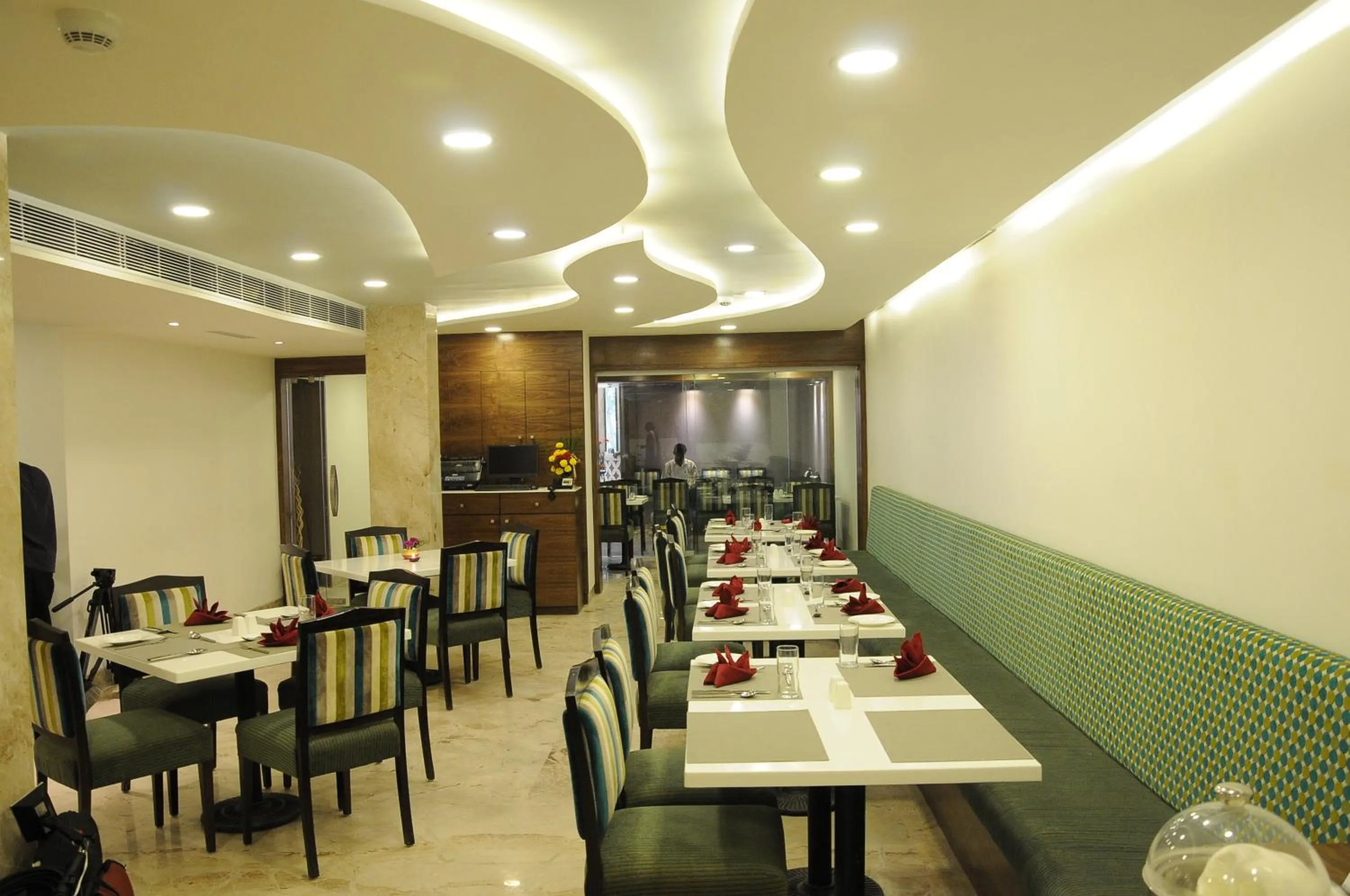 Restaurant/places to eat in La Woods Hotel