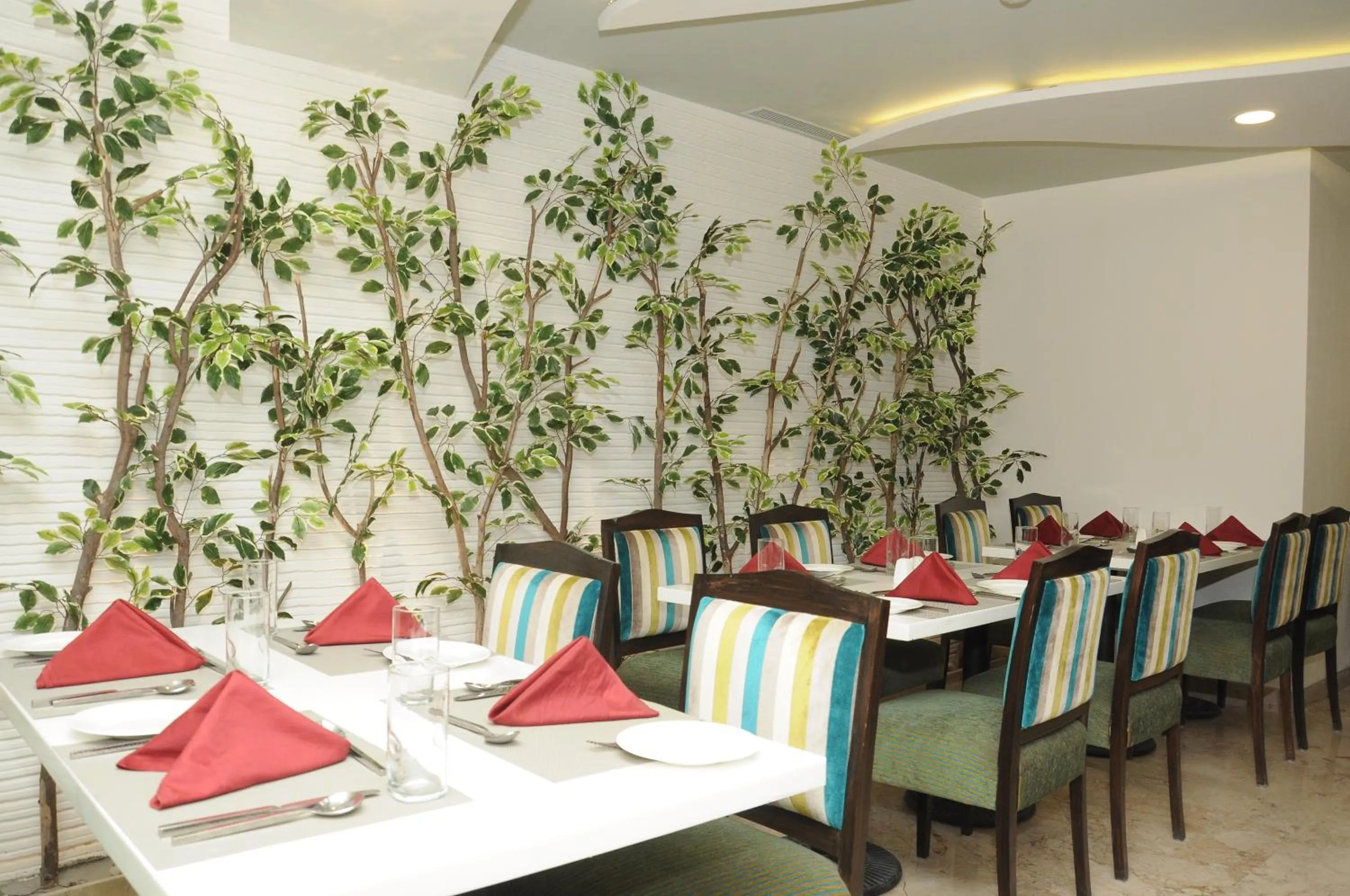 Restaurant/places to eat in La Woods Hotel