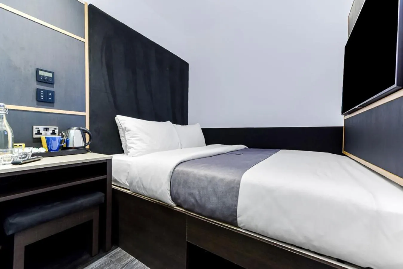 Bedroom, Bed in The Z Hotel Holborn