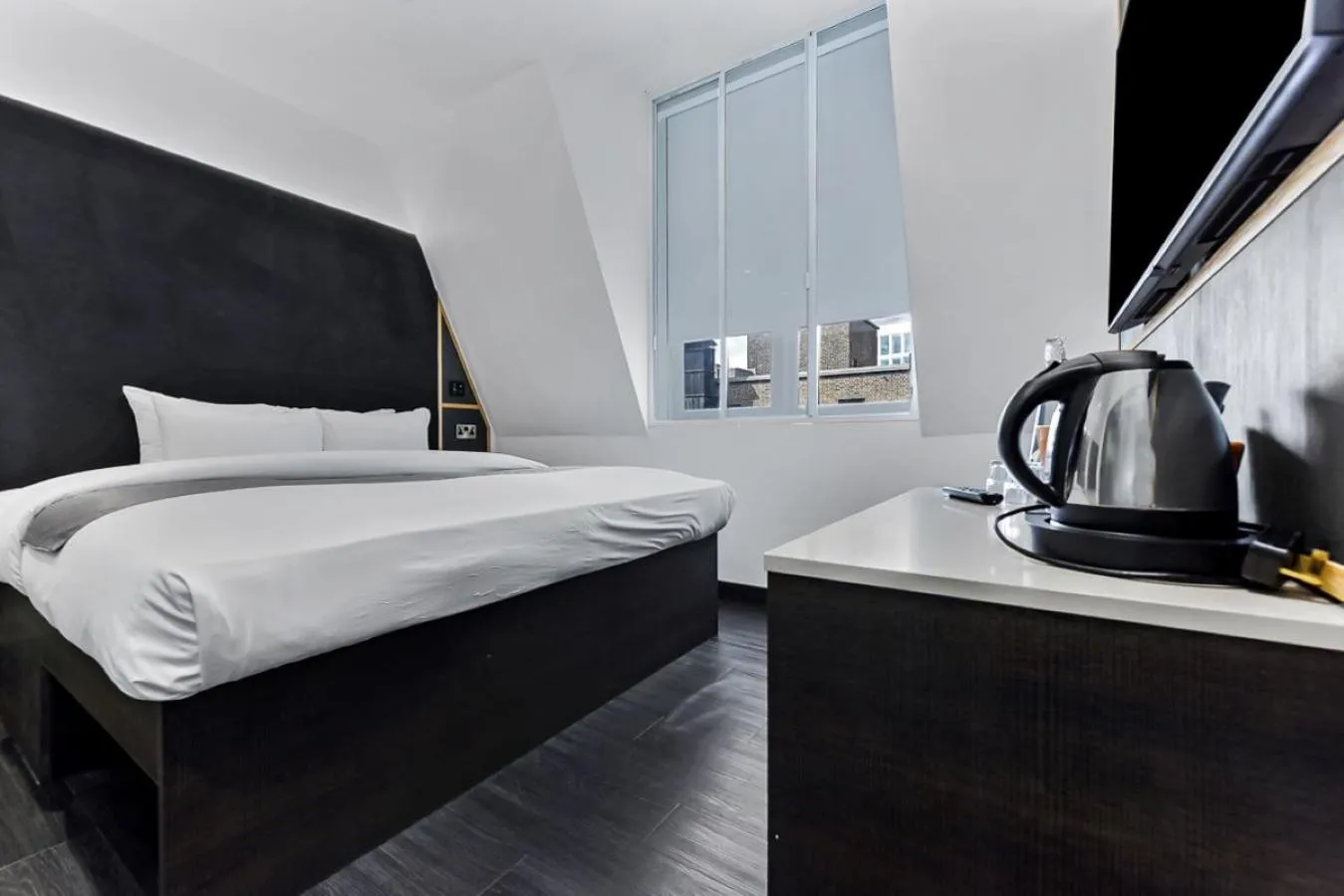 Bedroom, Bed in The Z Hotel Holborn