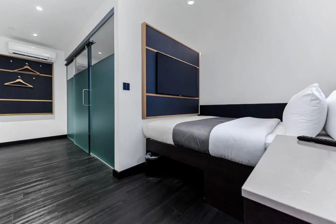 Bedroom, Bed in The Z Hotel Holborn