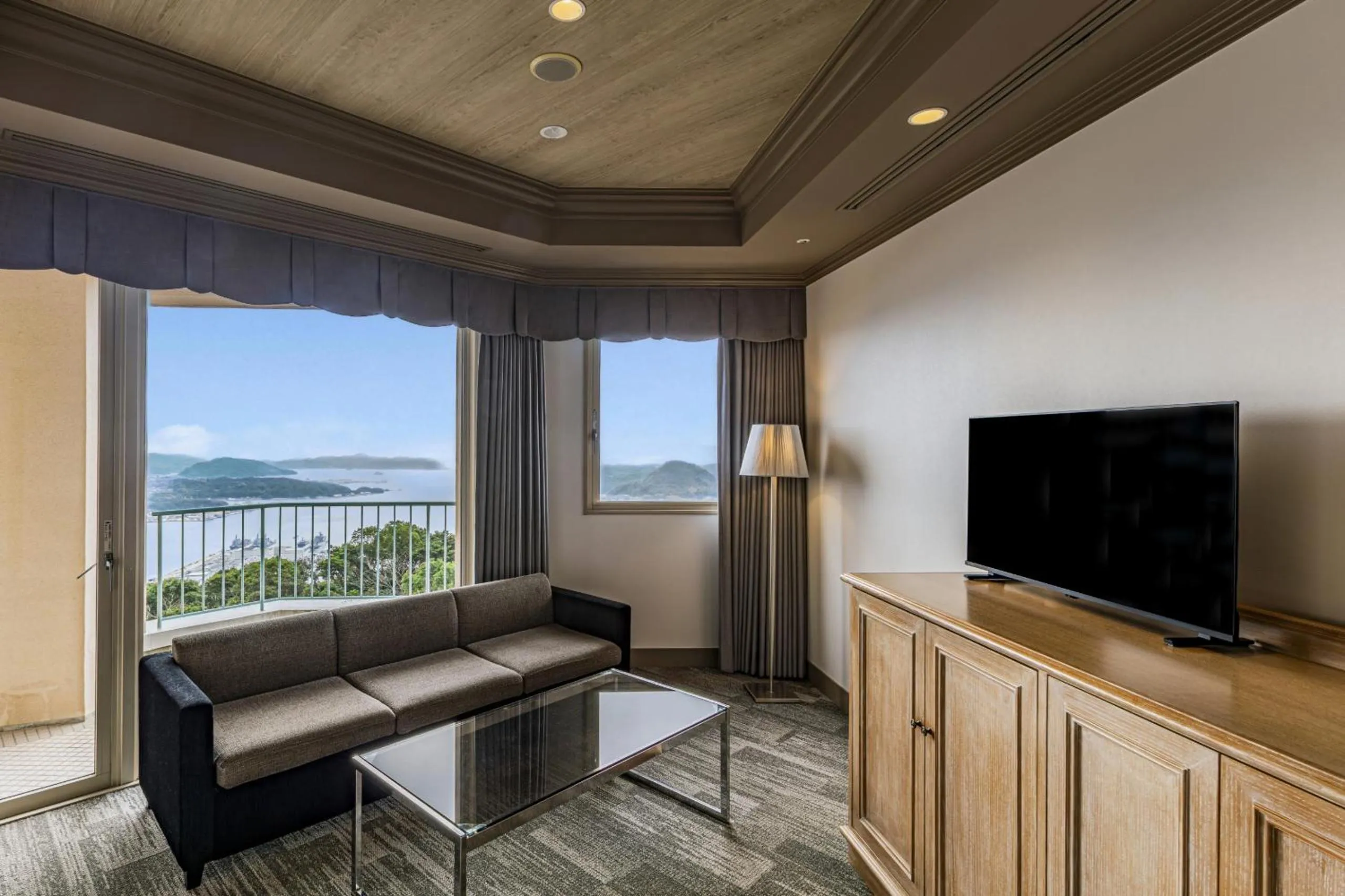 TV and multimedia in Yumihari-no-Oka Hotel