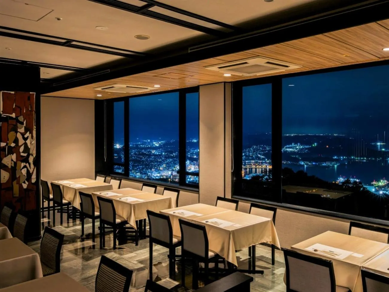 Restaurant/places to eat in Yumihari-no-Oka Hotel