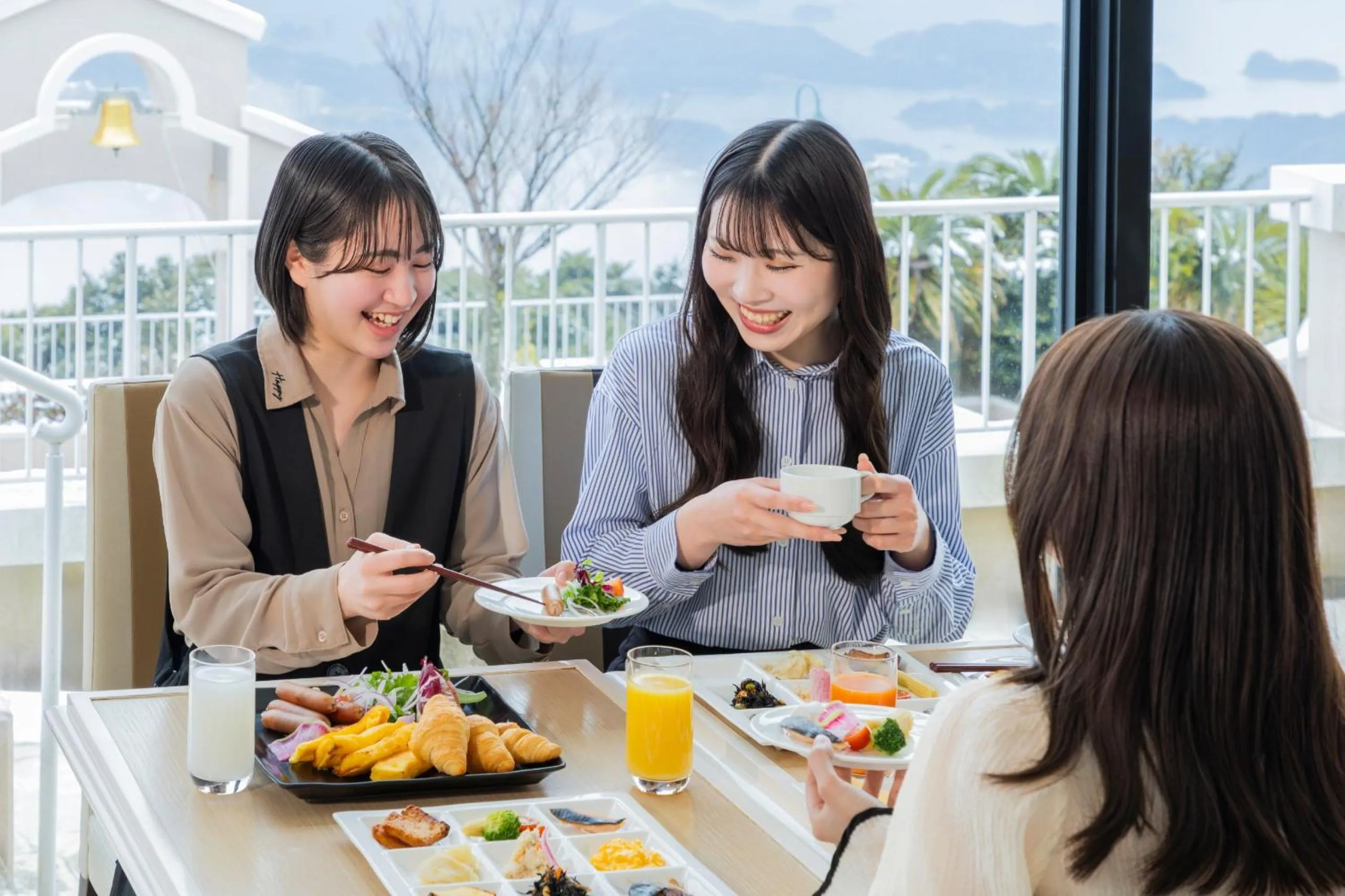 Restaurant/places to eat in Yumihari-no-Oka Hotel