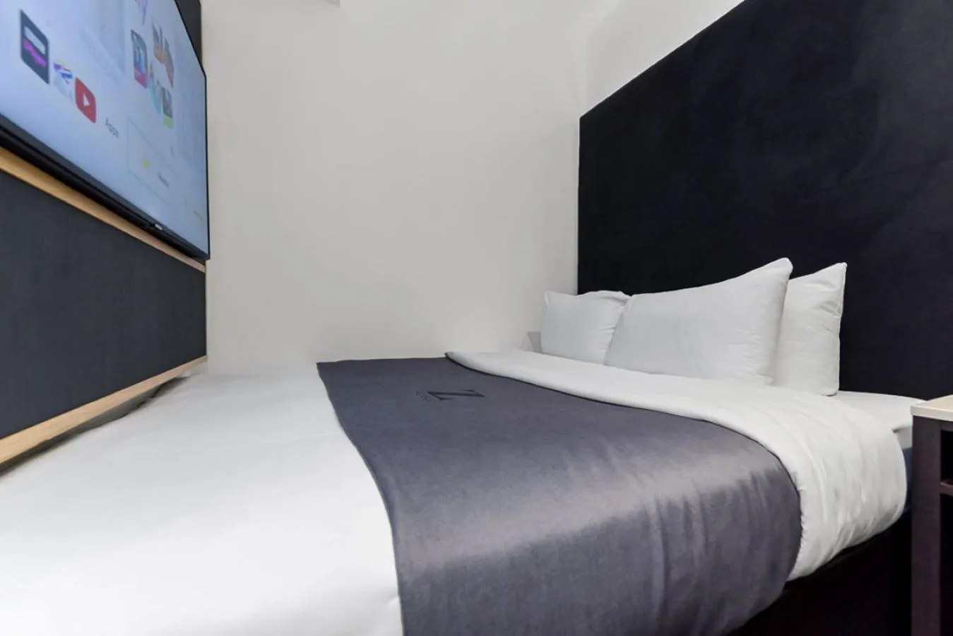 Bed in The Z Hotel Trafalgar