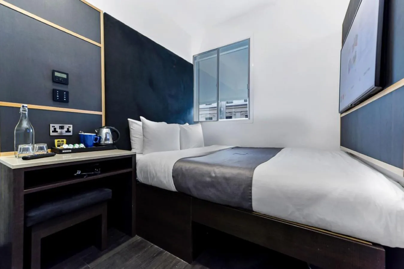 Bed in The Z Hotel Trafalgar