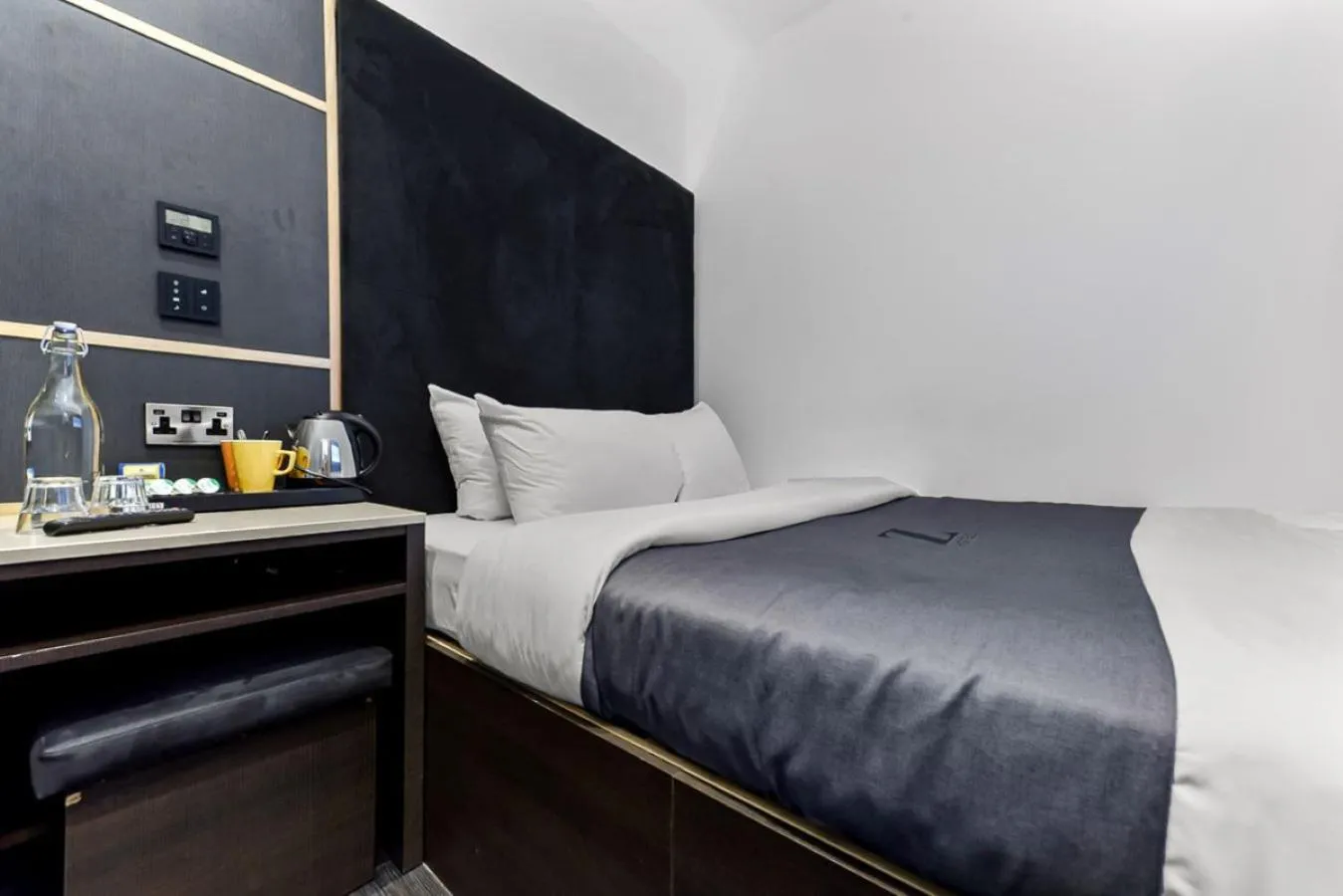 Bed in The Z Hotel Trafalgar