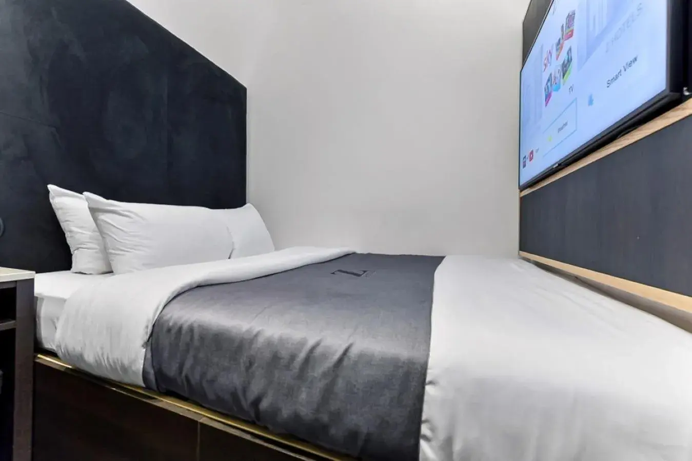 Z Inside Double (without a window) in The Z Hotel Trafalgar Z Inside Double (without a window) in The Z Hotel Trafalgar