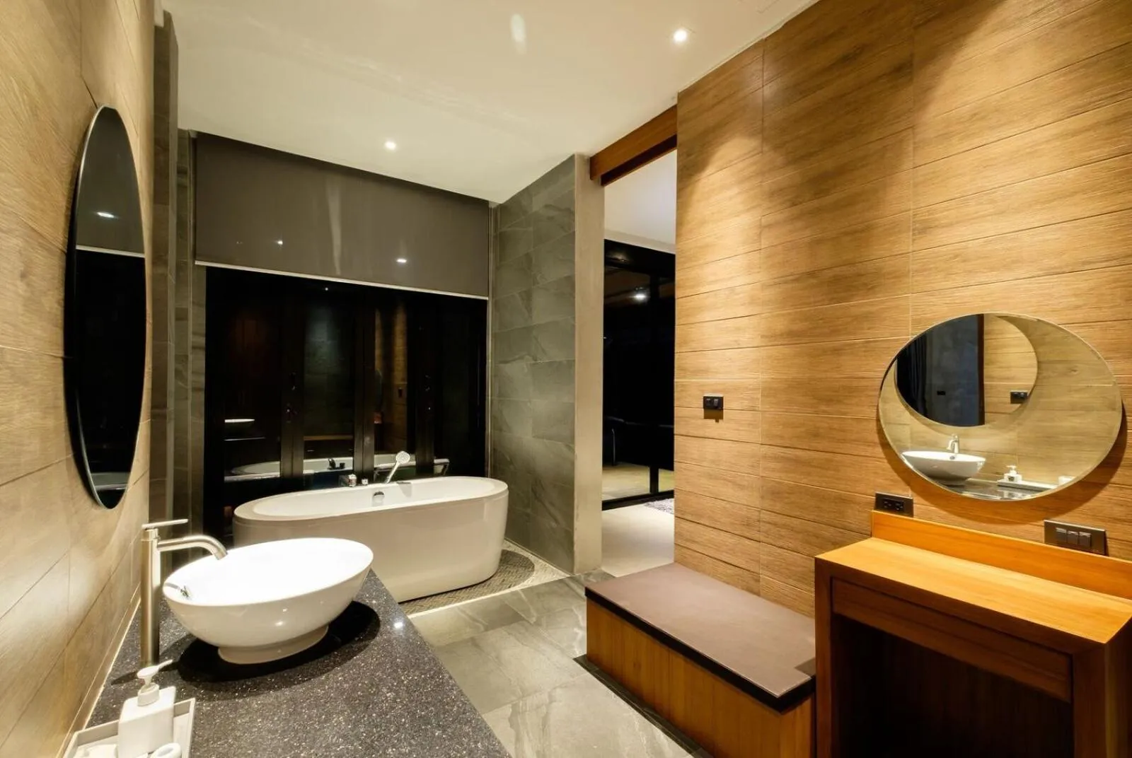 Bath in Sunshine Paradise Resort