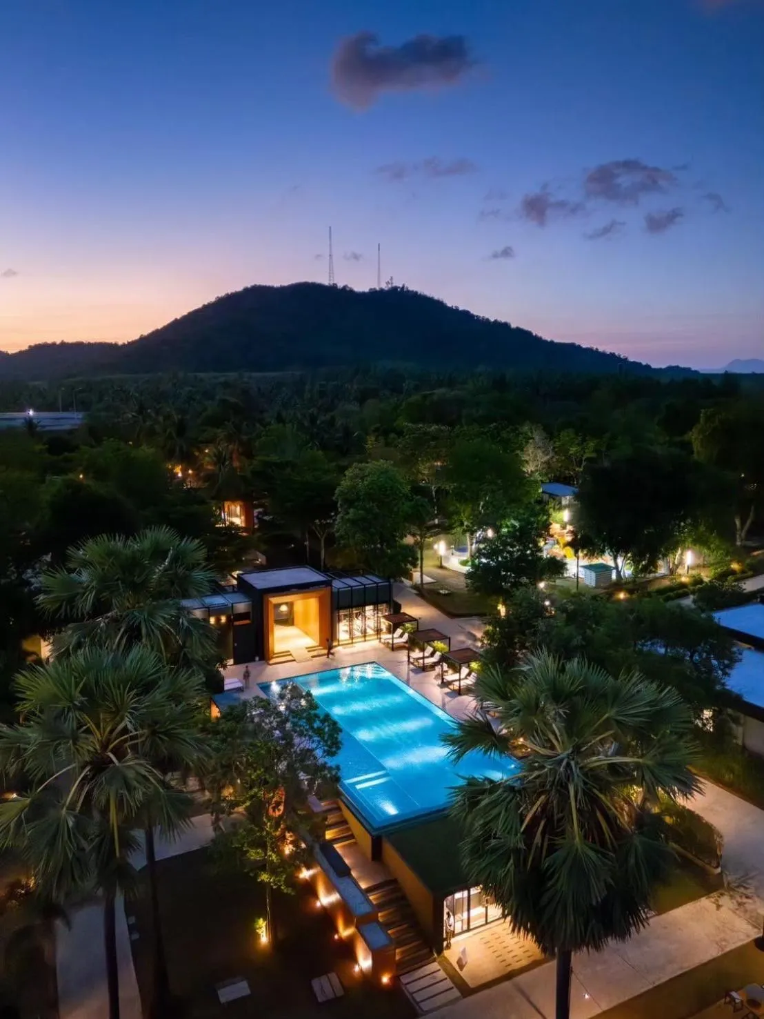 Swimming pool in Sunshine Paradise Resort