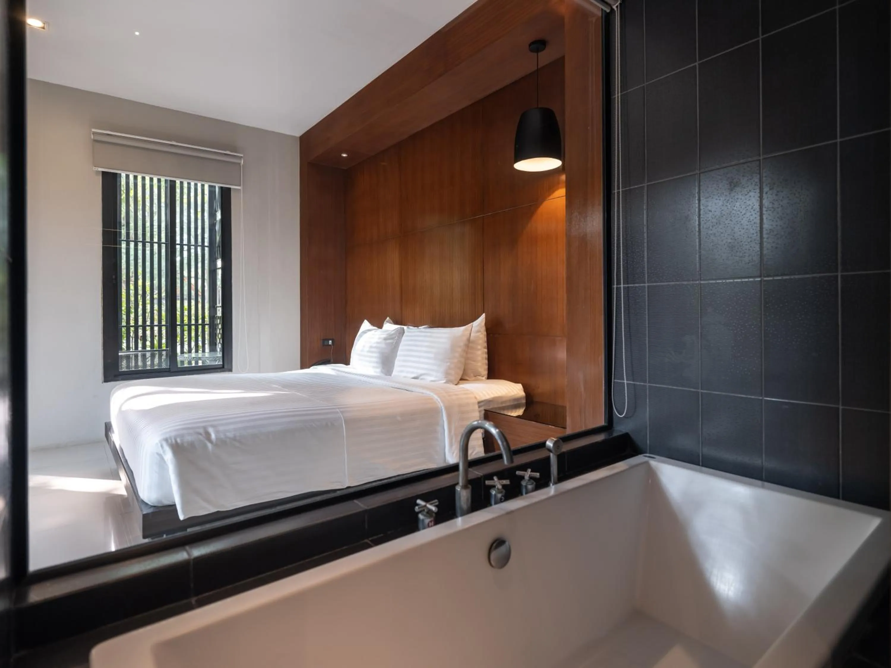 Bath, Bed in Sunshine Paradise Resort