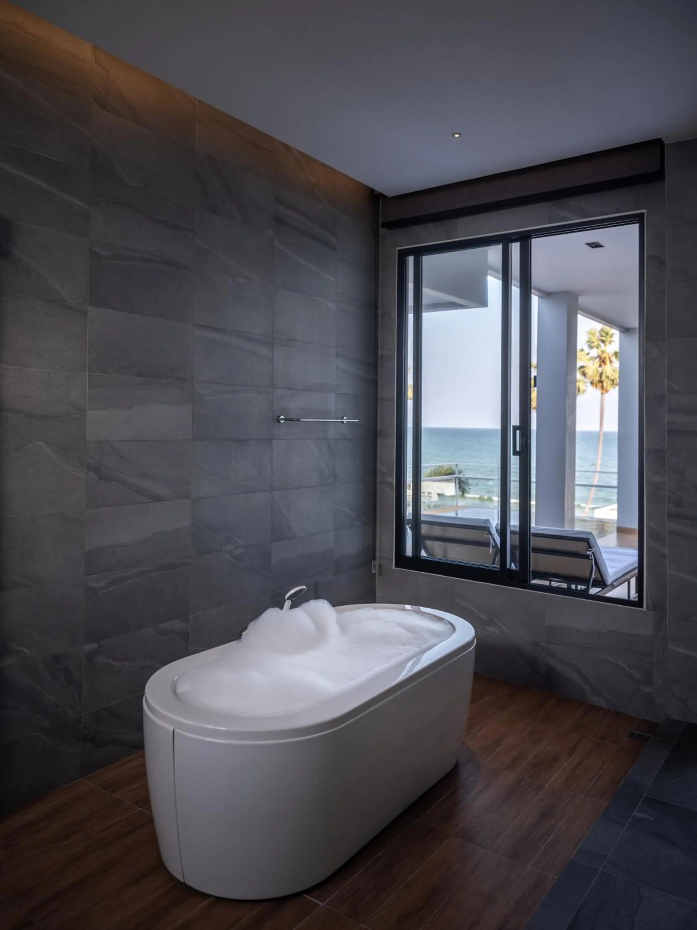 Bath, Bed in Sunshine Paradise Resort