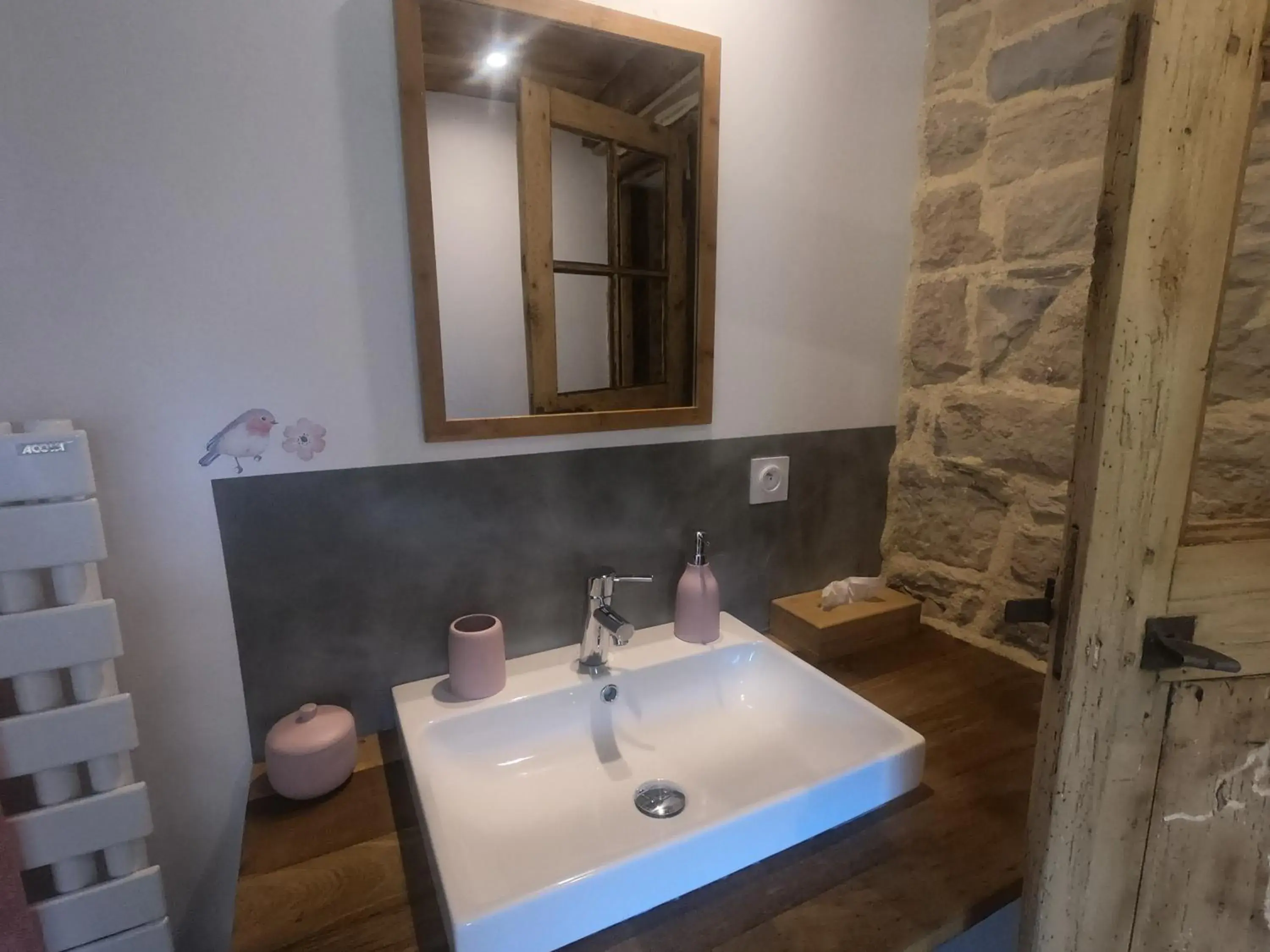 Double Room with Private Bathroom in chambres d'hôtes le clos marty Double Room with Private Bathroom in chambres d'hôtes le clos marty