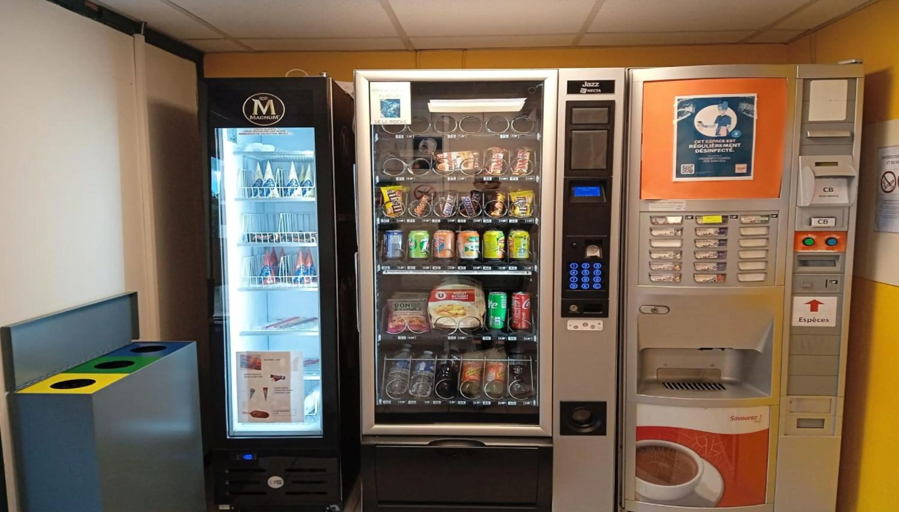 vending machine in Premiere Classe Roanne Perreux