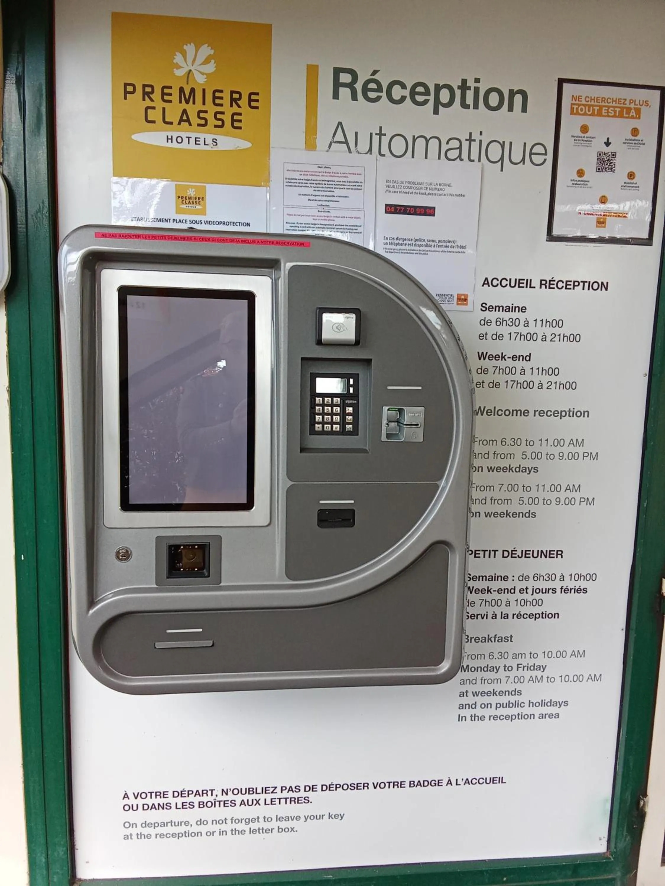 Lobby or reception in Premiere Classe Roanne Perreux