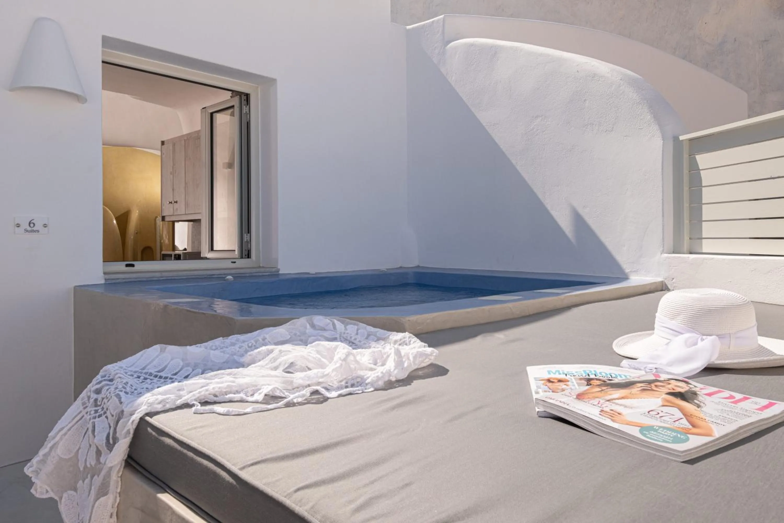 Hot Tub, Bed in Santoterra Antigua Suites