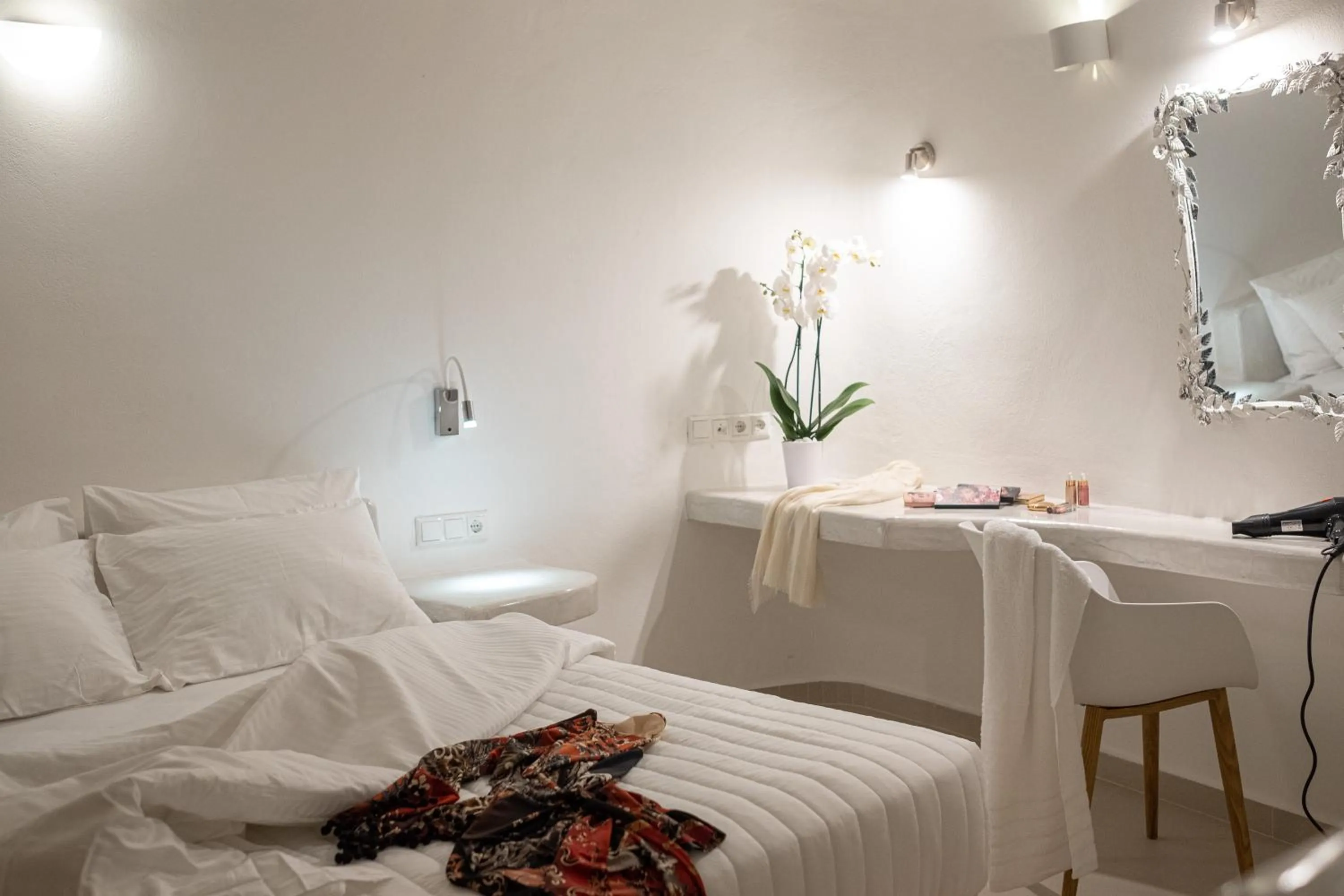 Bed in Santoterra Antigua Suites