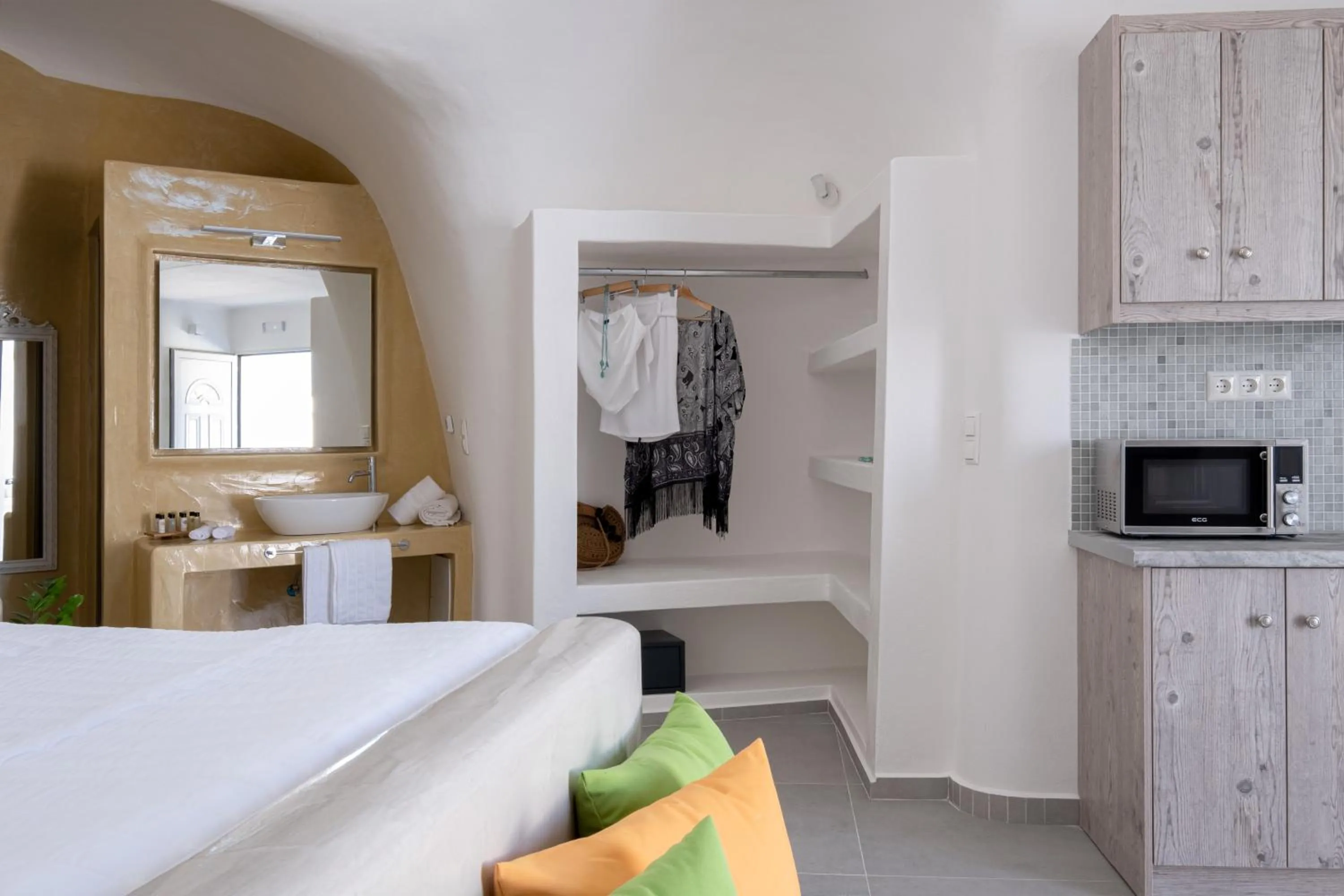 Bathroom, Bed in Santoterra Antigua Suites