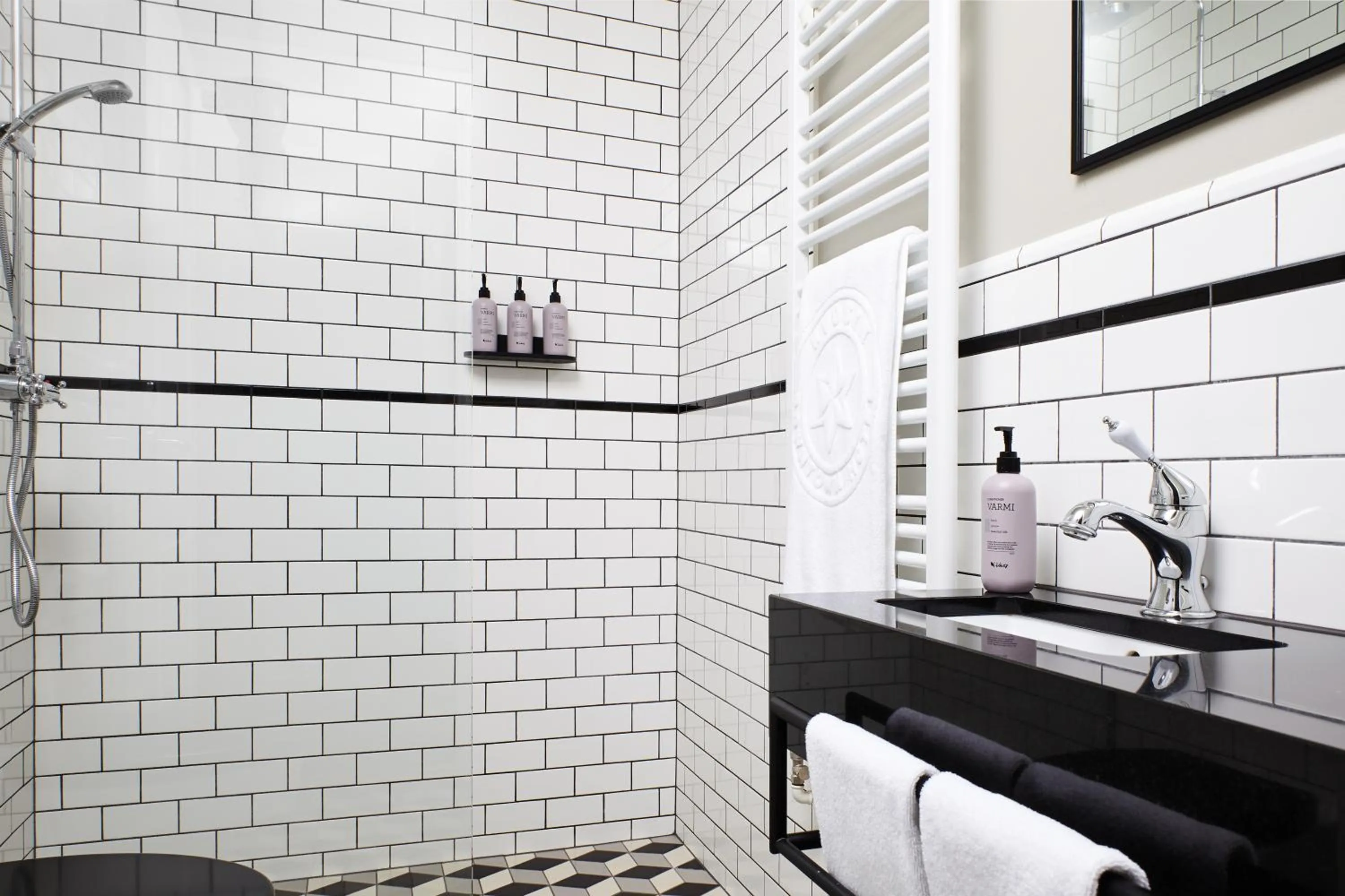 Shower in Kvosin Downtown Hotel