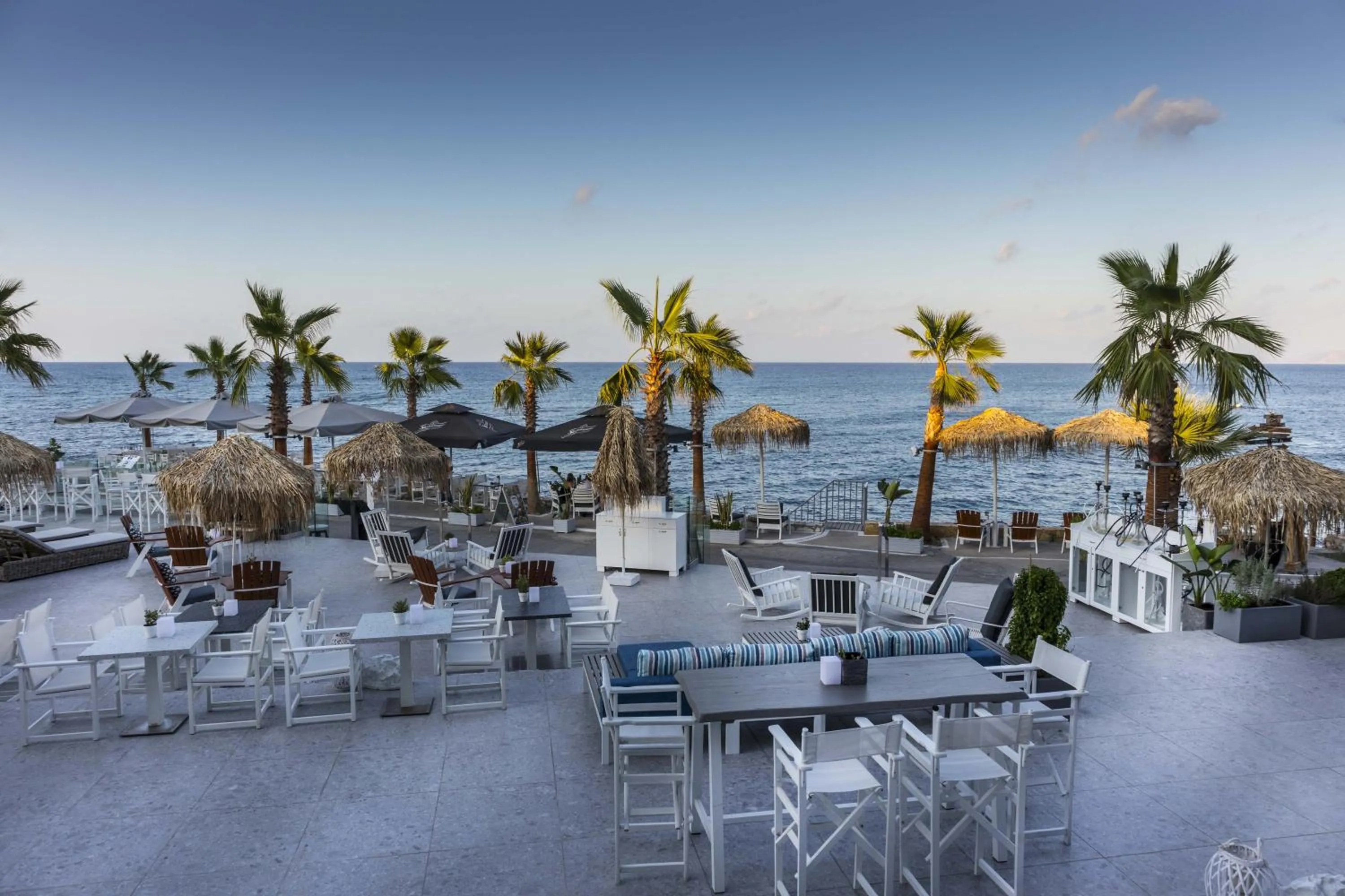 Restaurant/places to eat in Glaros Royal Beach Hotel