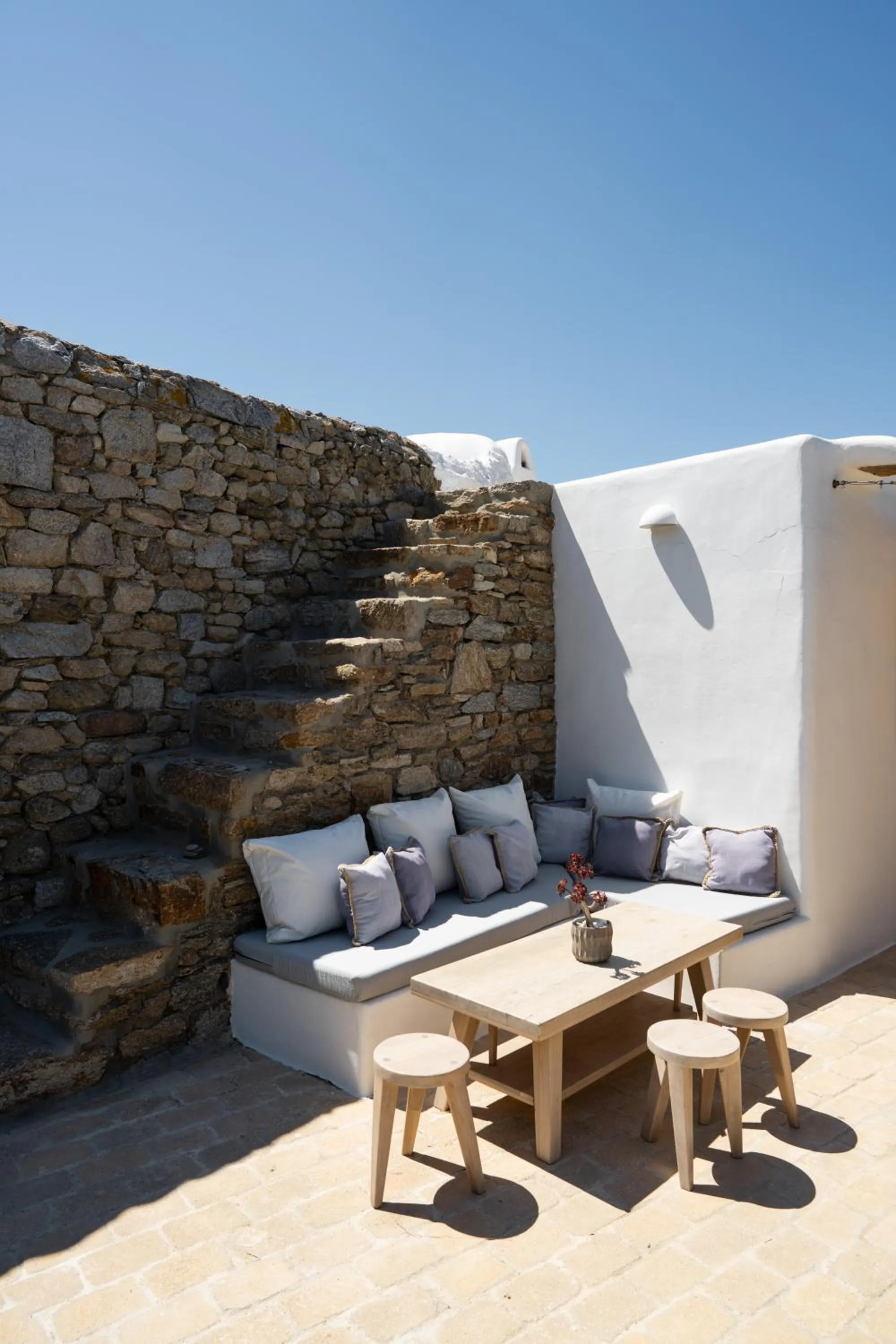 Area and facilities in Ikies of Mykonos