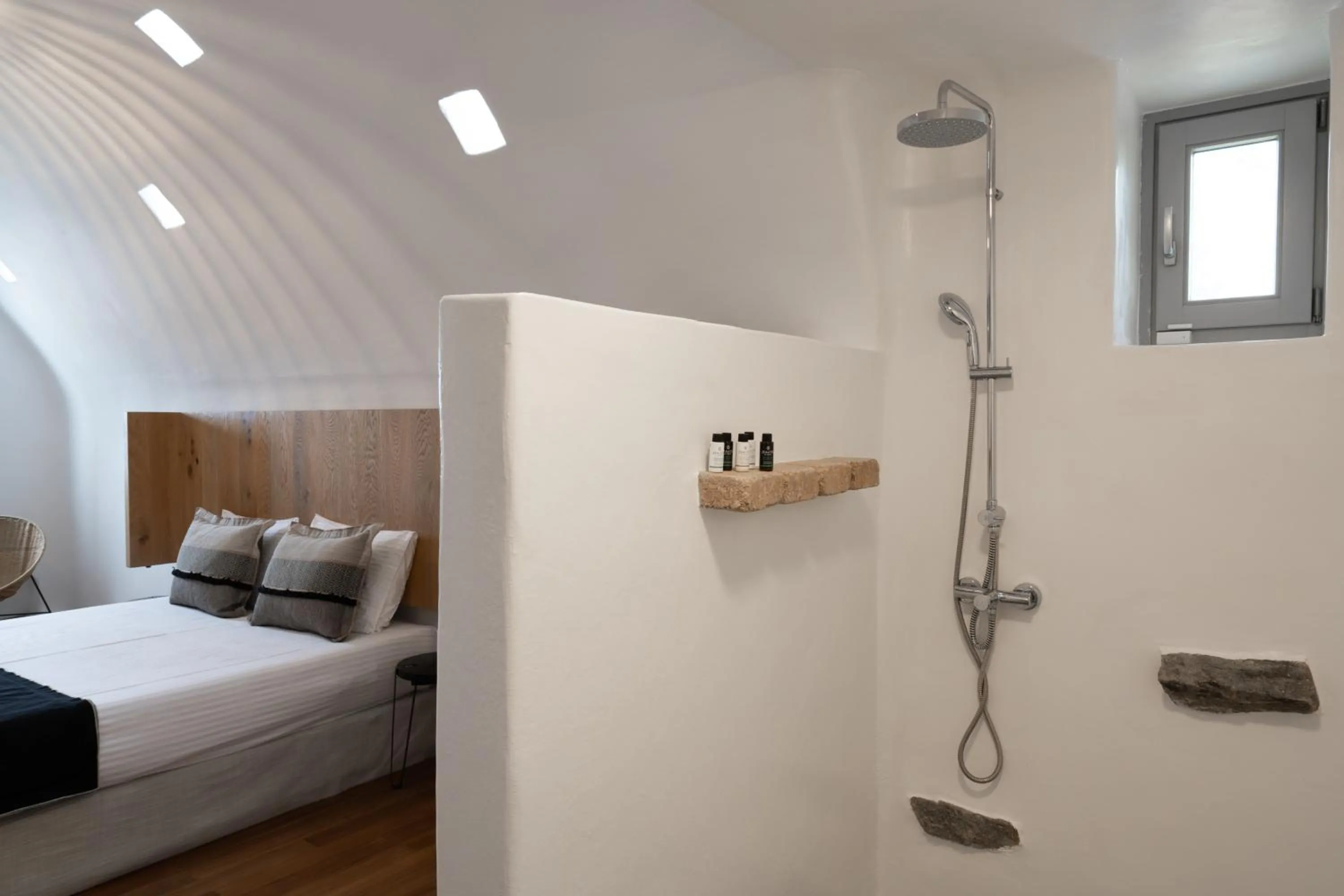 Shower, Bed in Ikies of Mykonos