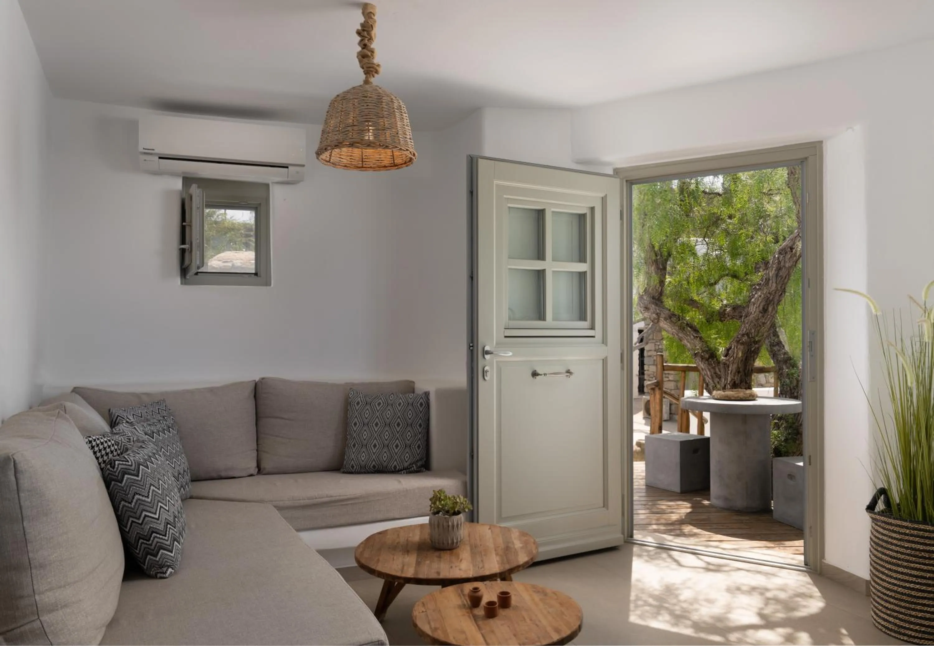 Facade/entrance in Ikies of Mykonos