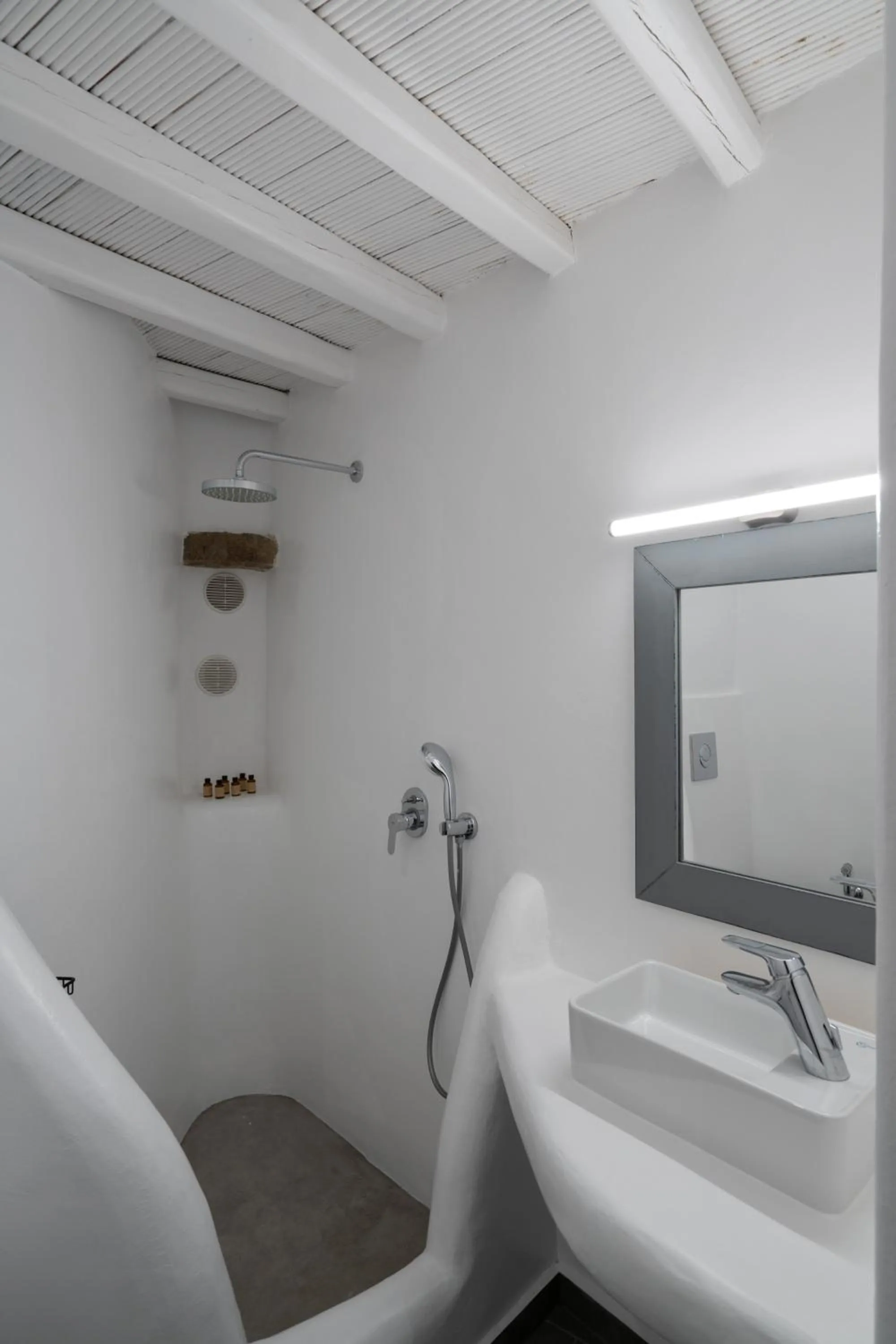 Shower in Ikies of Mykonos