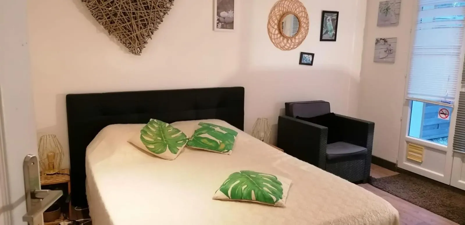 Photo of the whole room, Bed in CosyStudio Site du Futuroscope