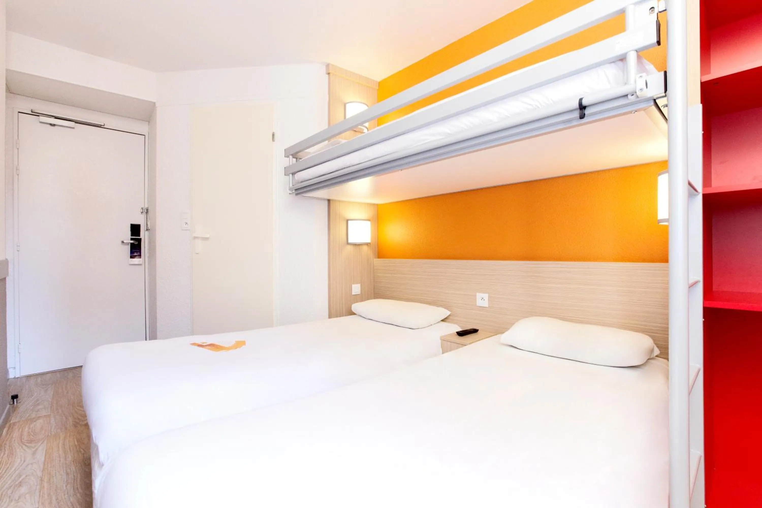 Photo of the whole room, Bed in Premiere Classe Reims Sud - Bezannes